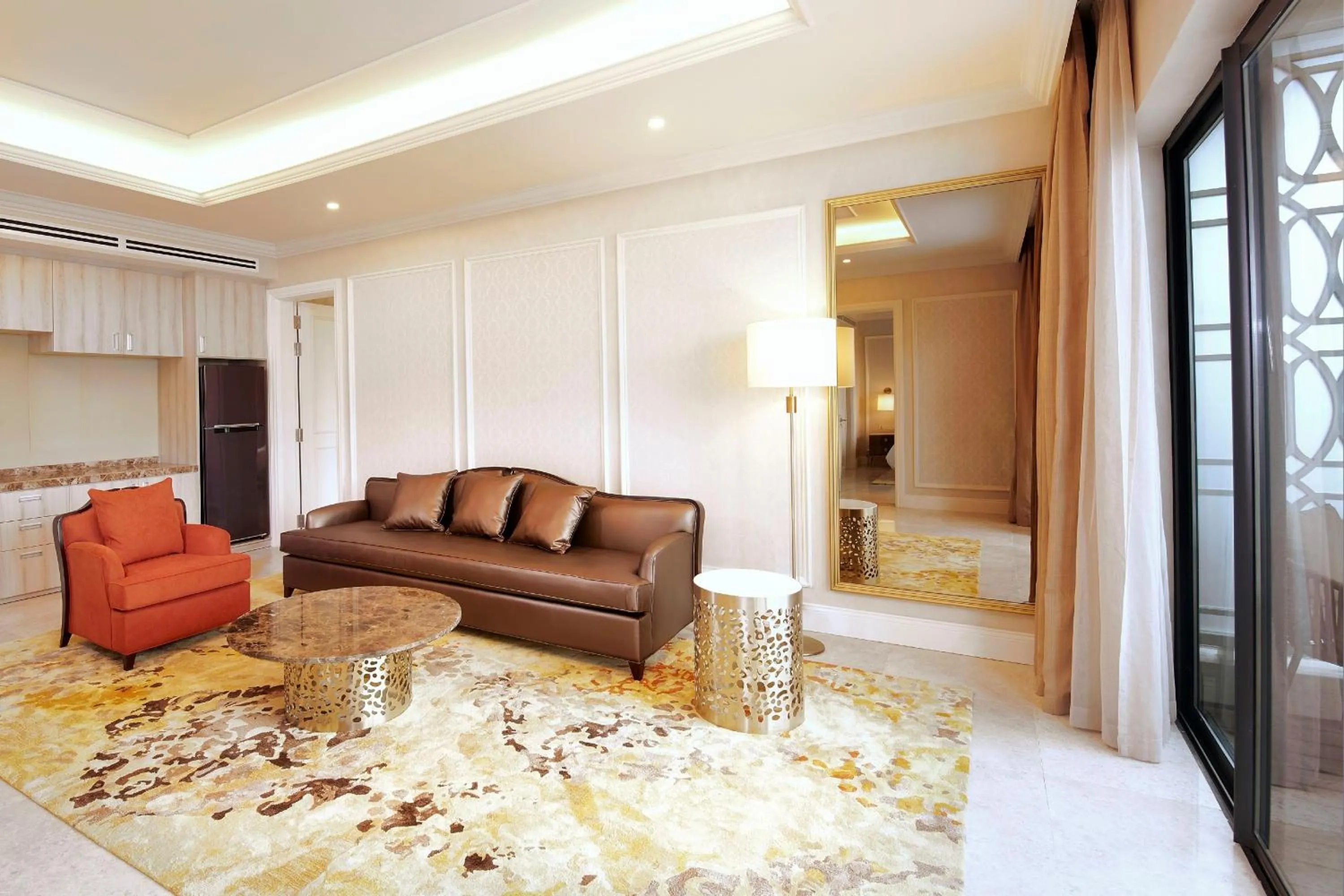 Living room in Sheraton Grand Danang Beach Resort & Spa