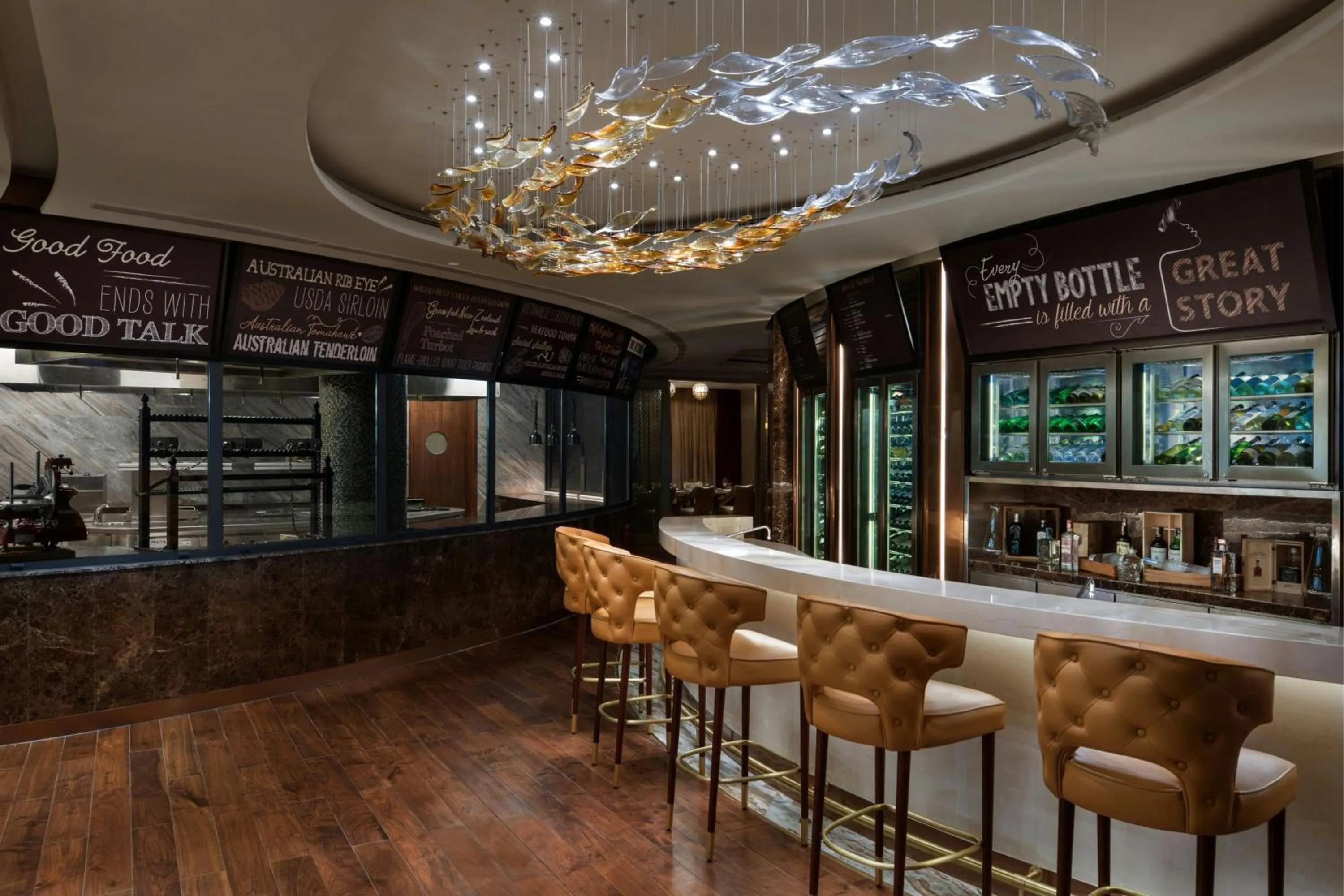 Lounge or bar in Sheraton Grand Danang Beach Resort & Spa