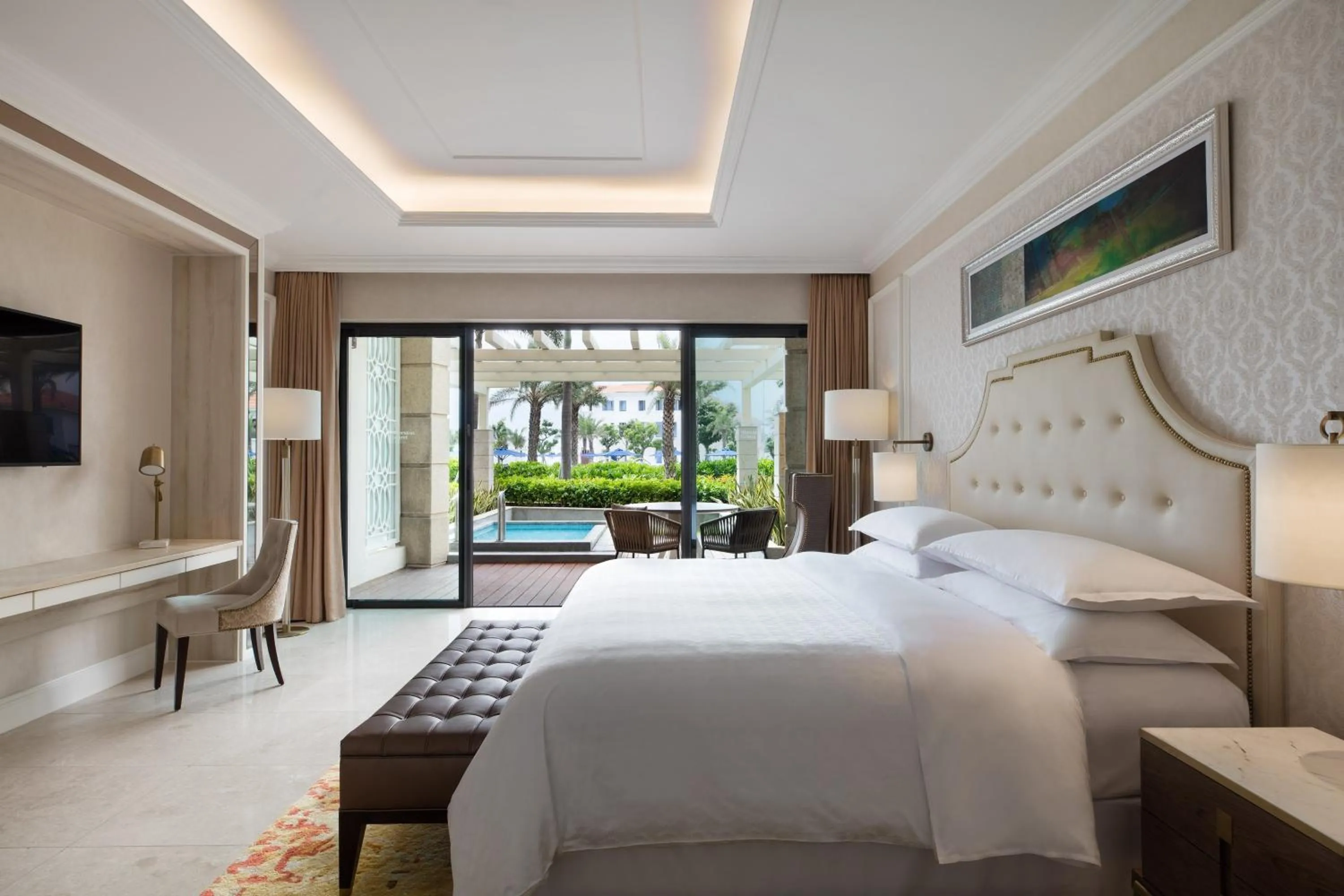 Swimming pool, Bed in Sheraton Grand Danang Beach Resort & Spa