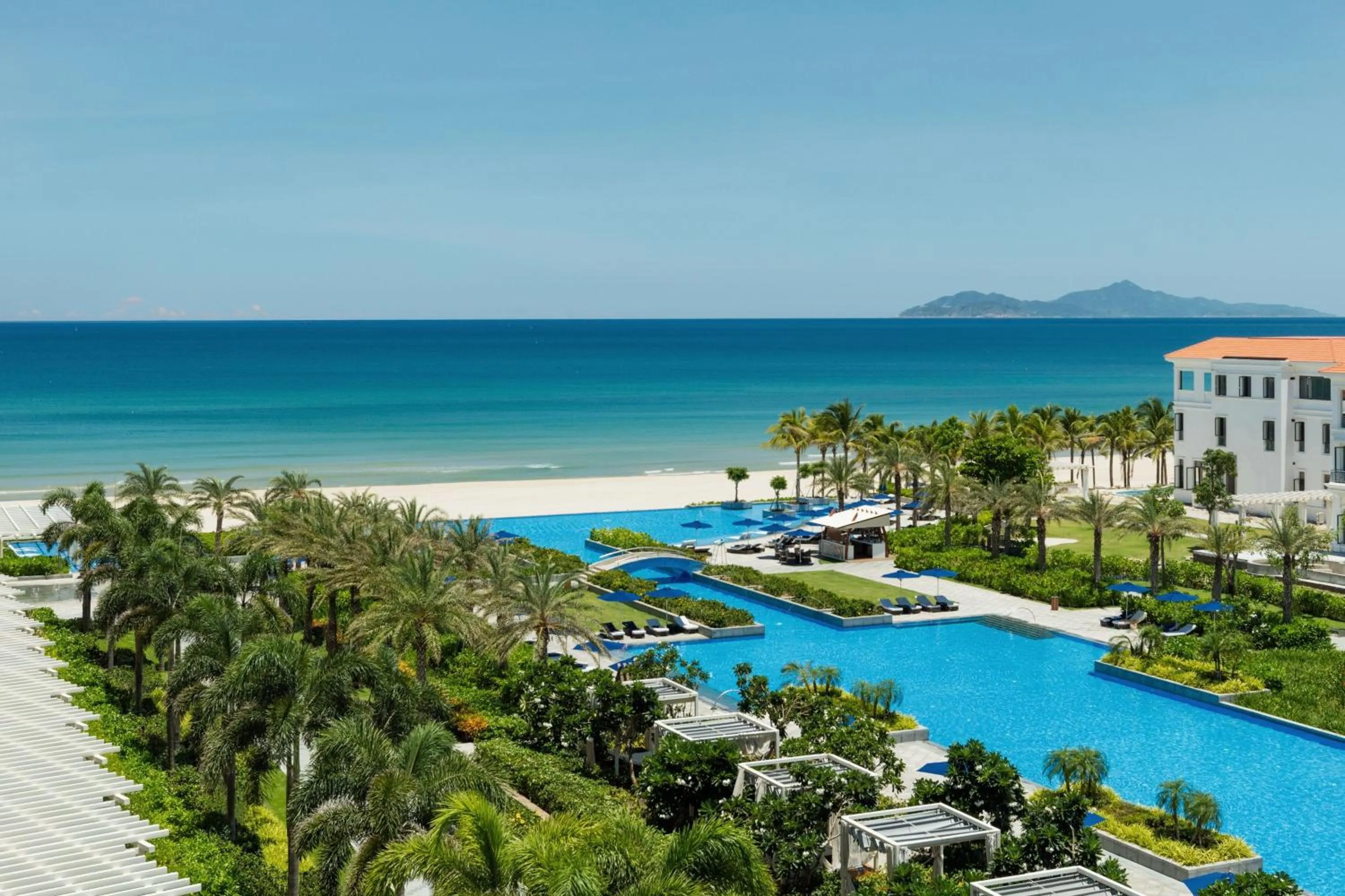 Swimming pool in Sheraton Grand Danang Beach Resort & Spa