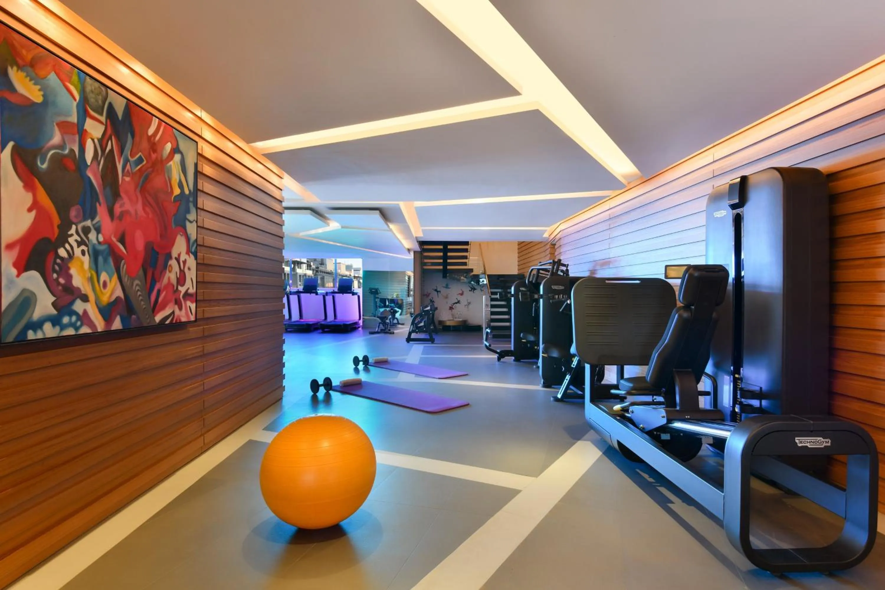 Fitness centre/facilities in W Amman Hotel