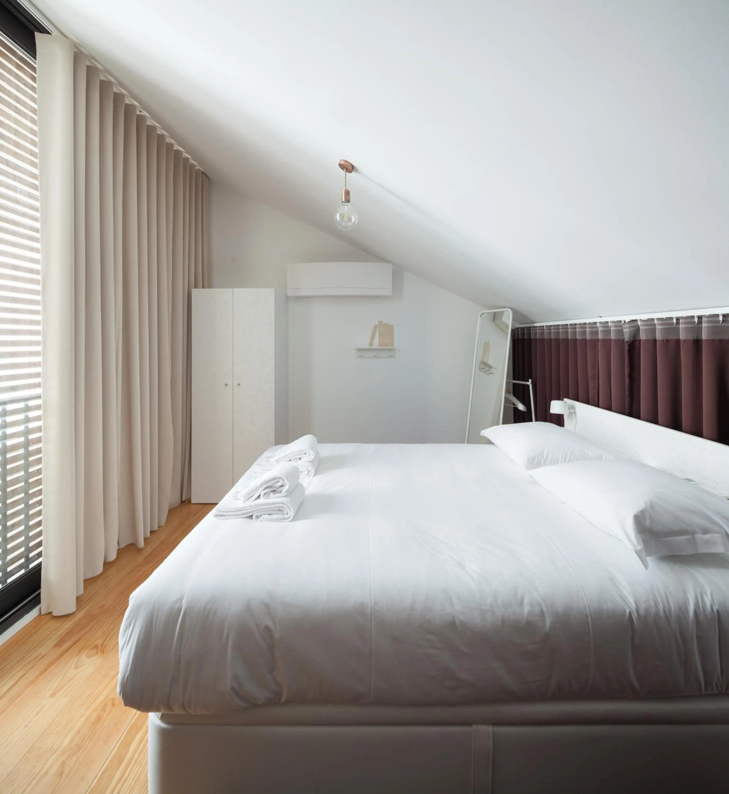 Bedroom, Bed in 7 Gaia Roaster Apartments