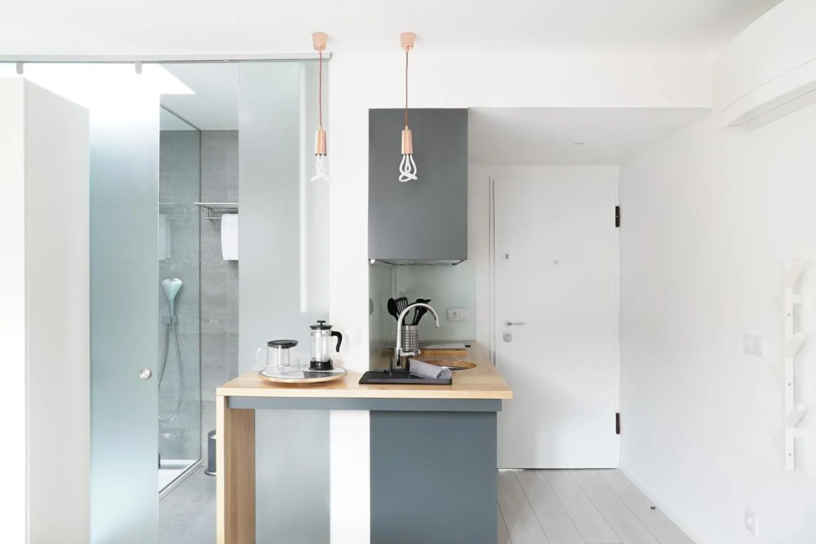 Coffee/tea facilities in 7 Gaia Roaster Apartments