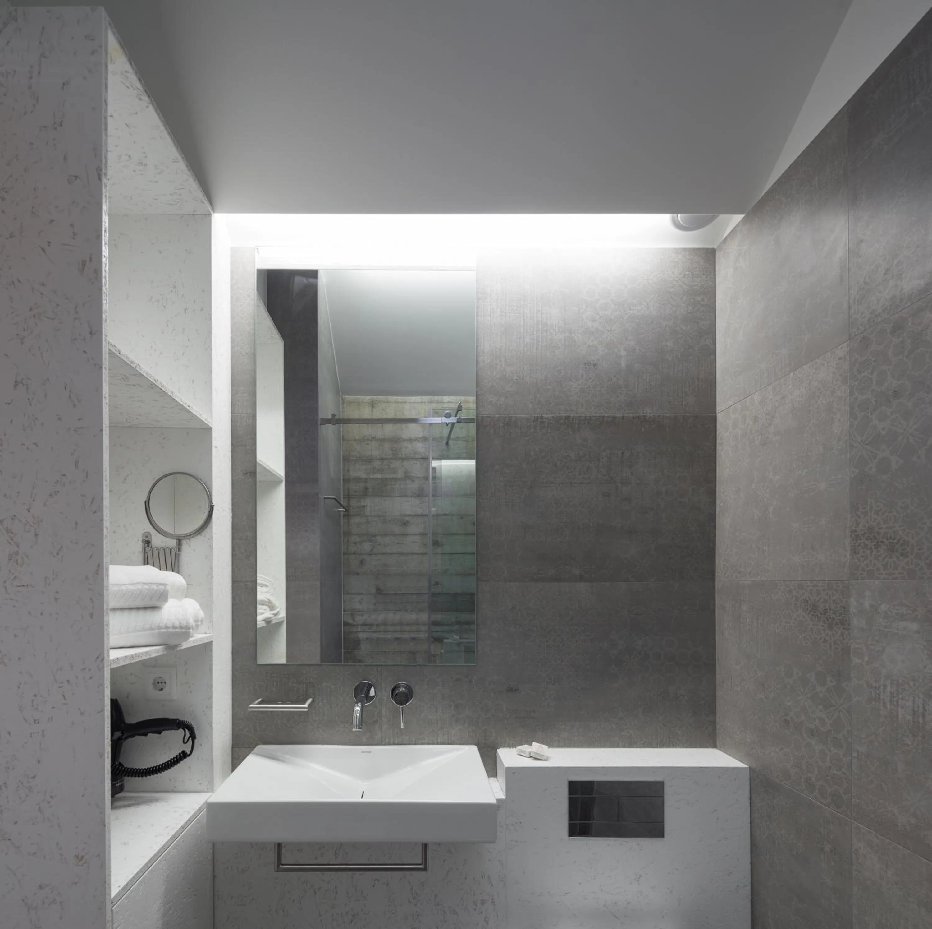 Bathroom in 7 Gaia Roaster Apartments