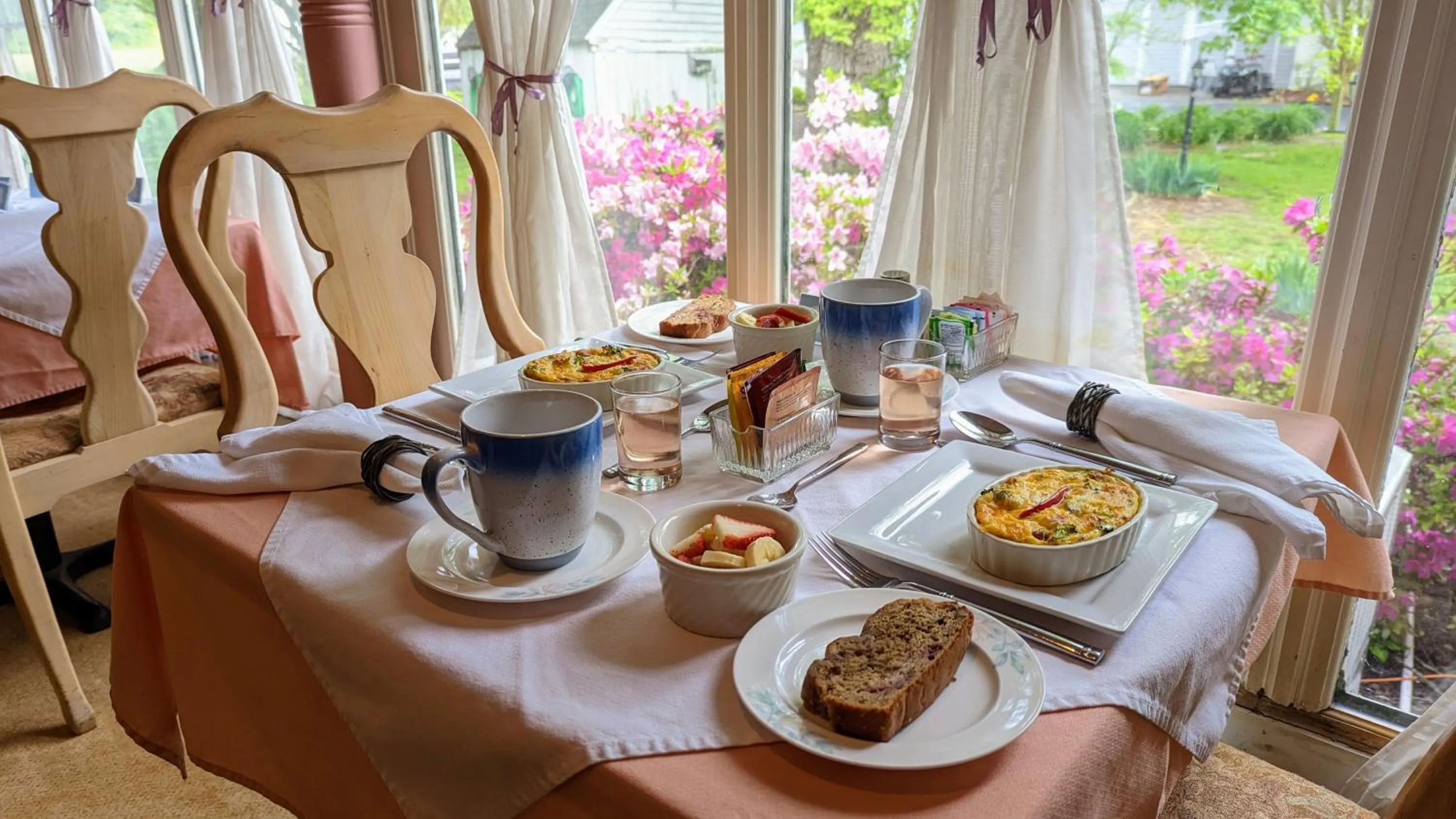 Food and drinks in Garden and Sea Inn