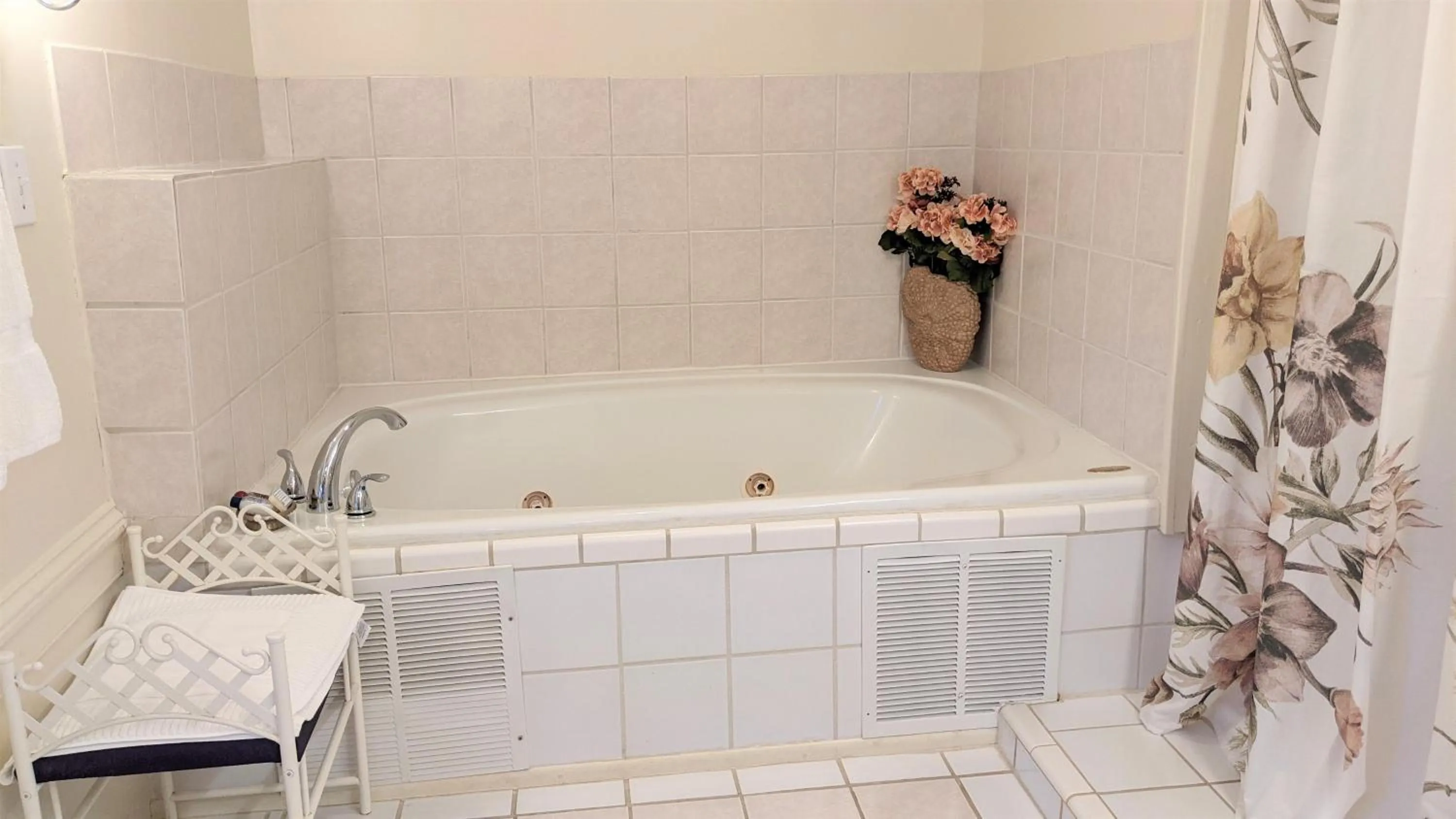 Shower in Garden and Sea Inn