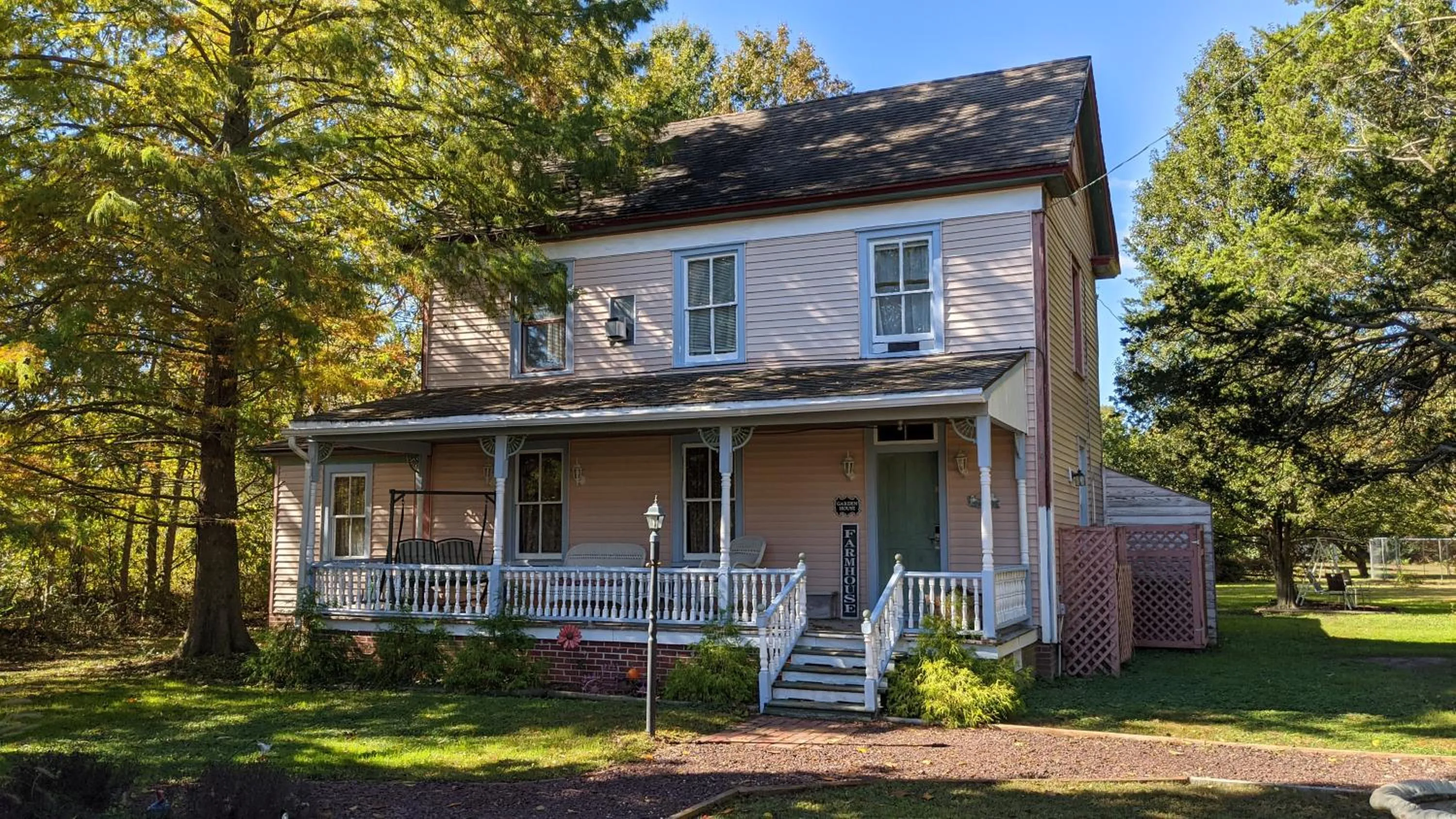Facade/entrance in Garden and Sea Inn