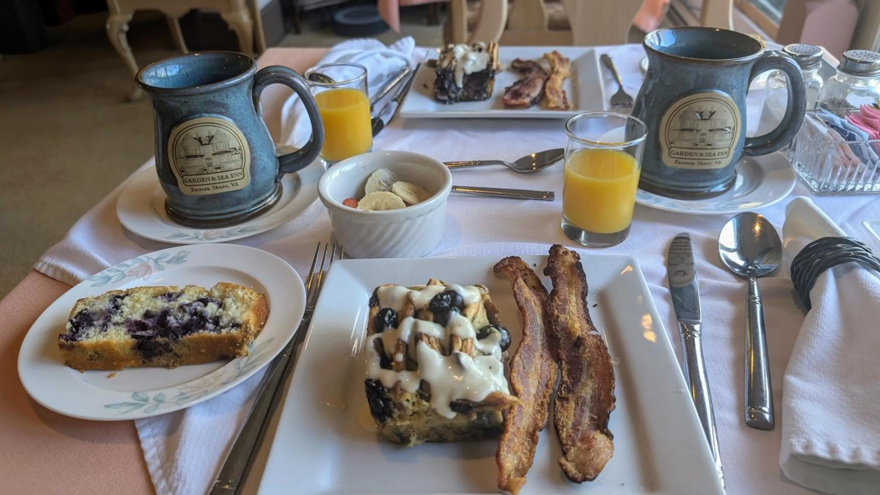 Food and drinks in Garden and Sea Inn