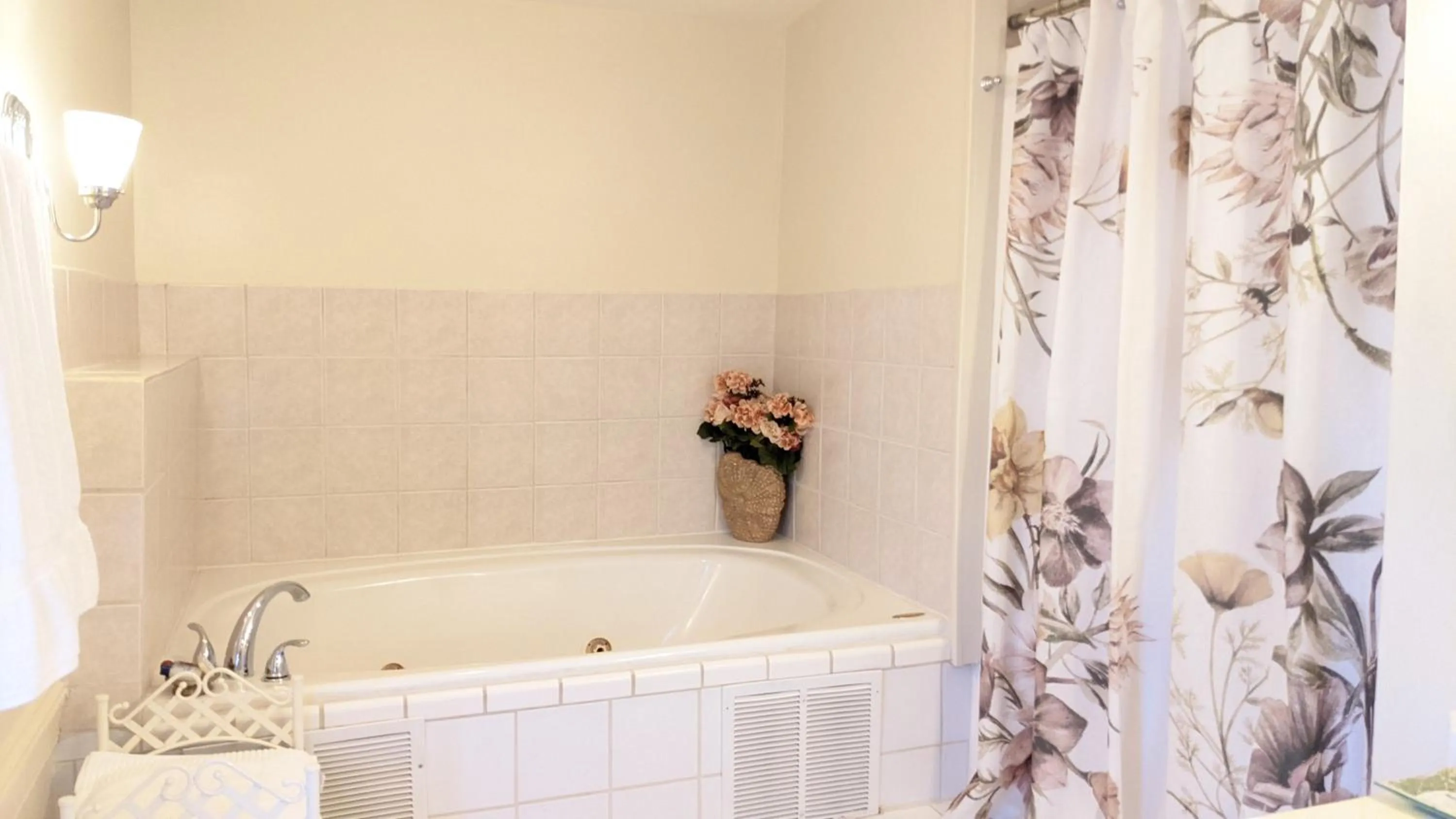 Shower in Garden and Sea Inn