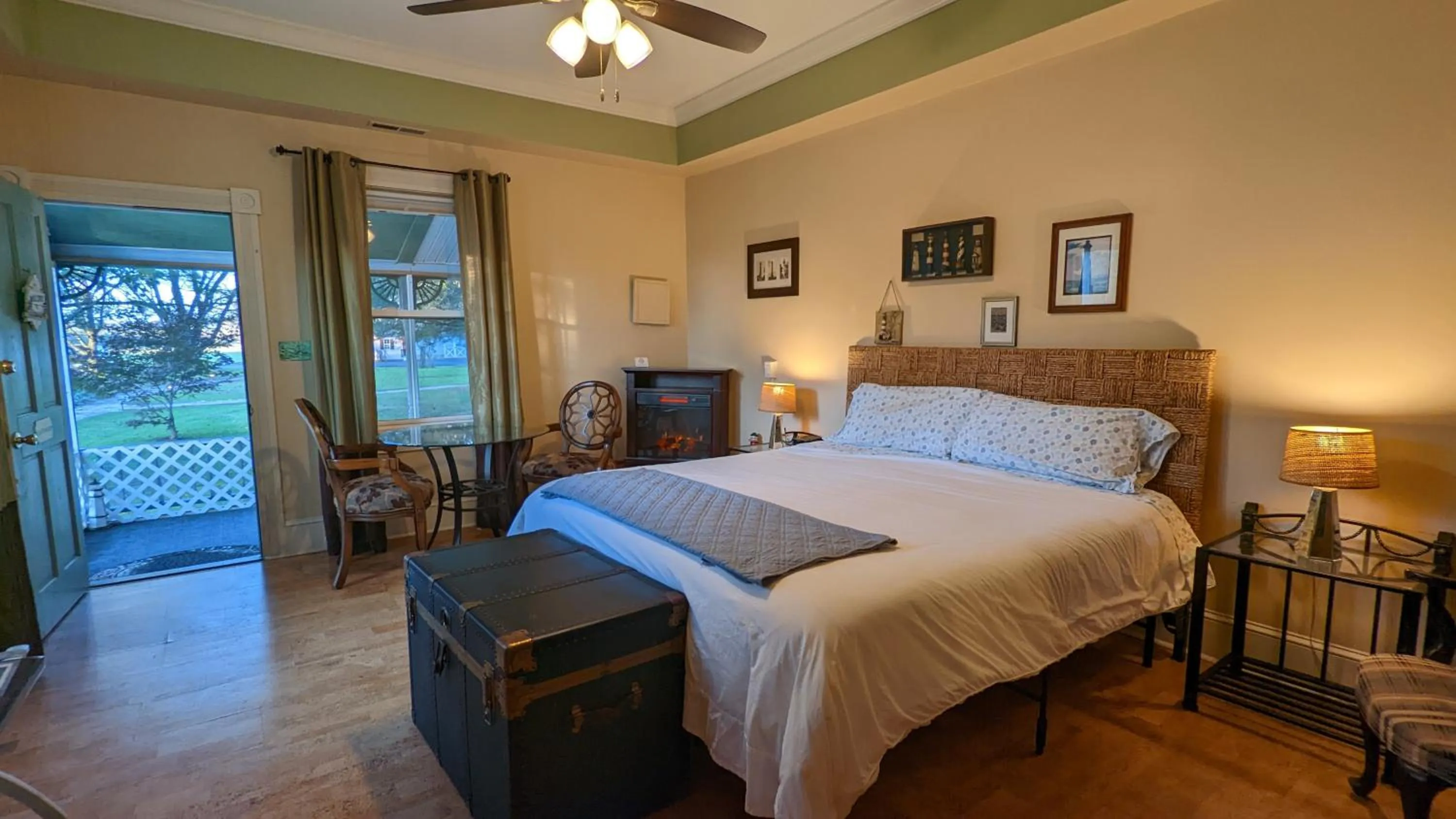 Bed in Garden and Sea Inn