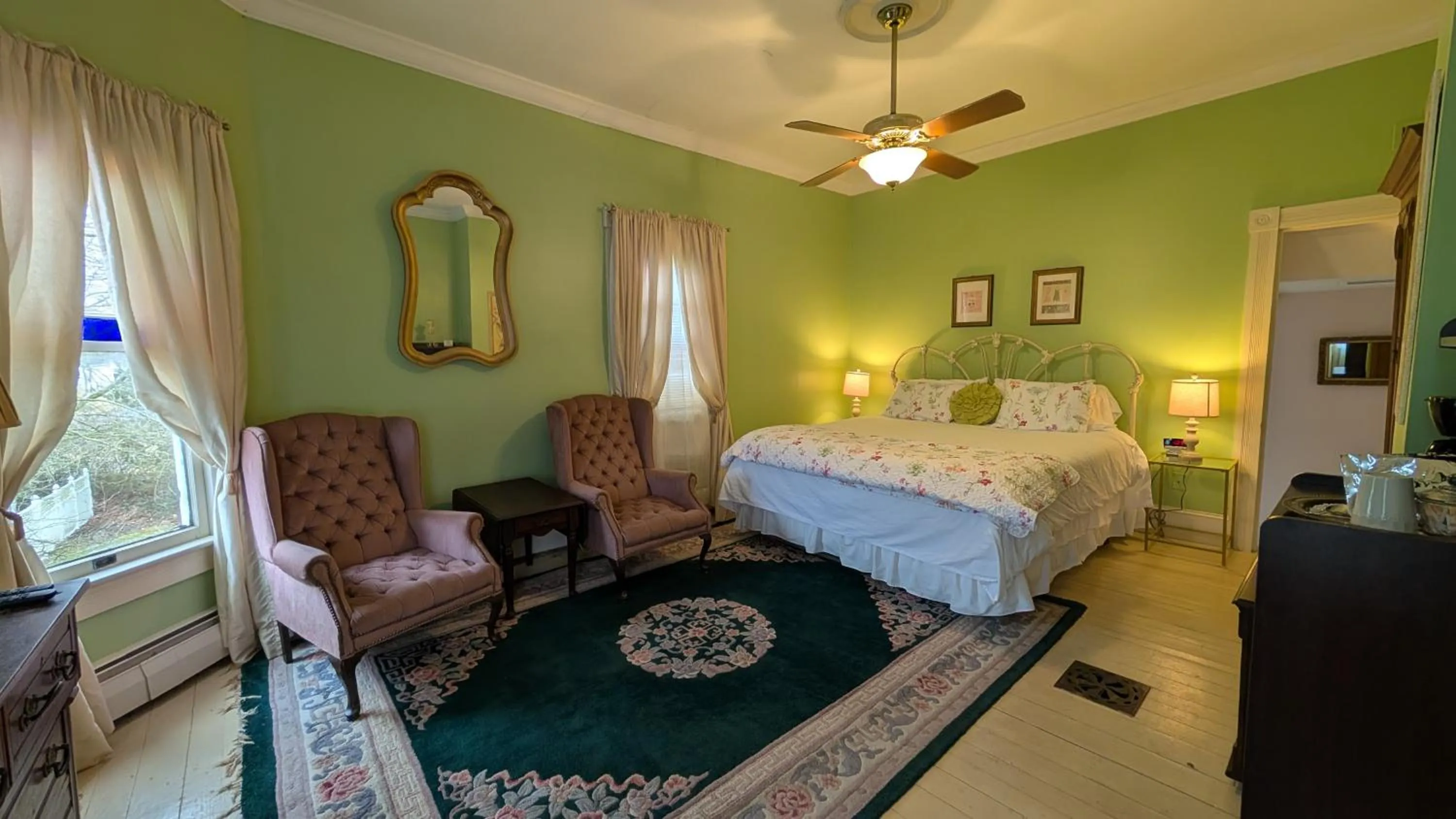 Bed in Garden and Sea Inn