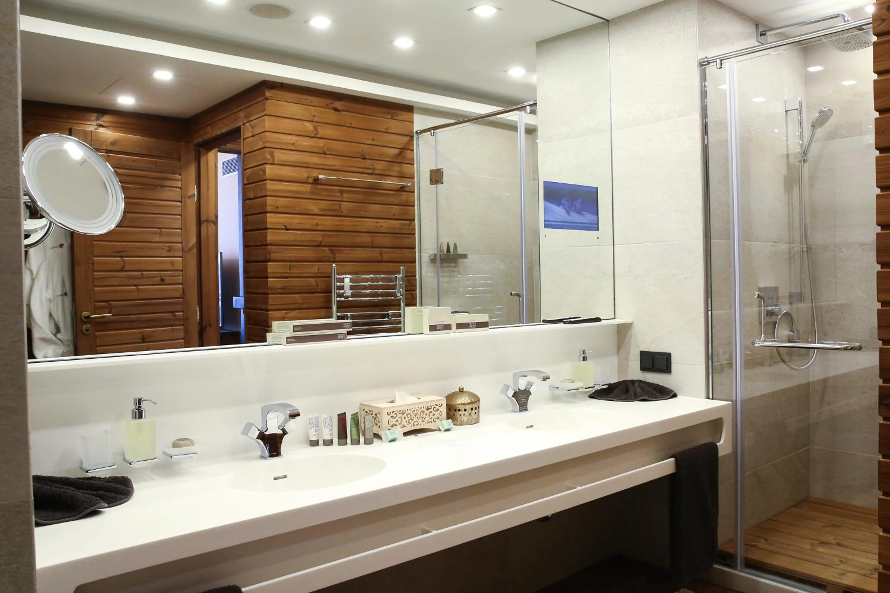 Shower in Lucky Bansko Aparthotel SPA & Relax