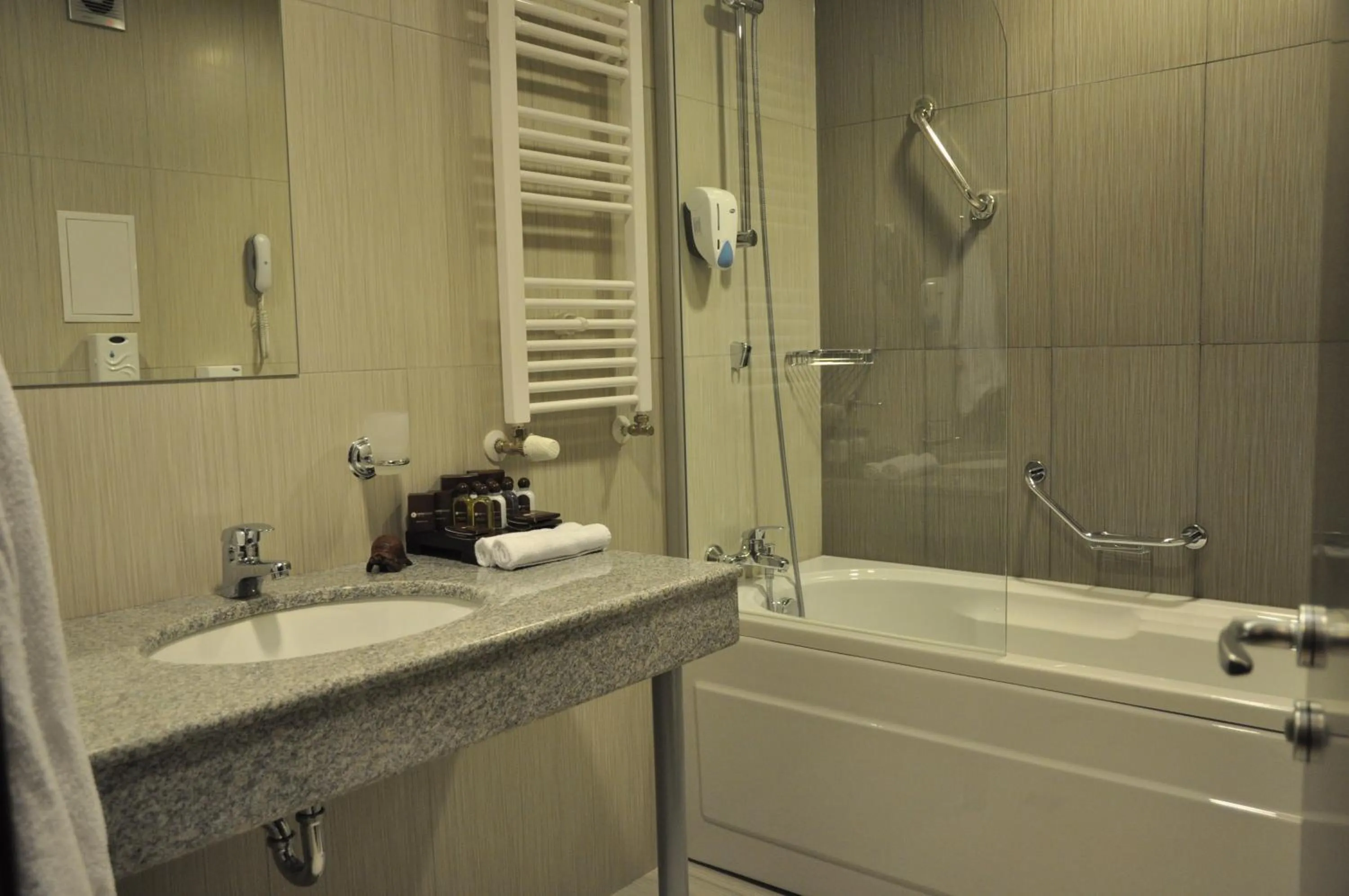 Shower in Lucky Bansko Aparthotel SPA & Relax