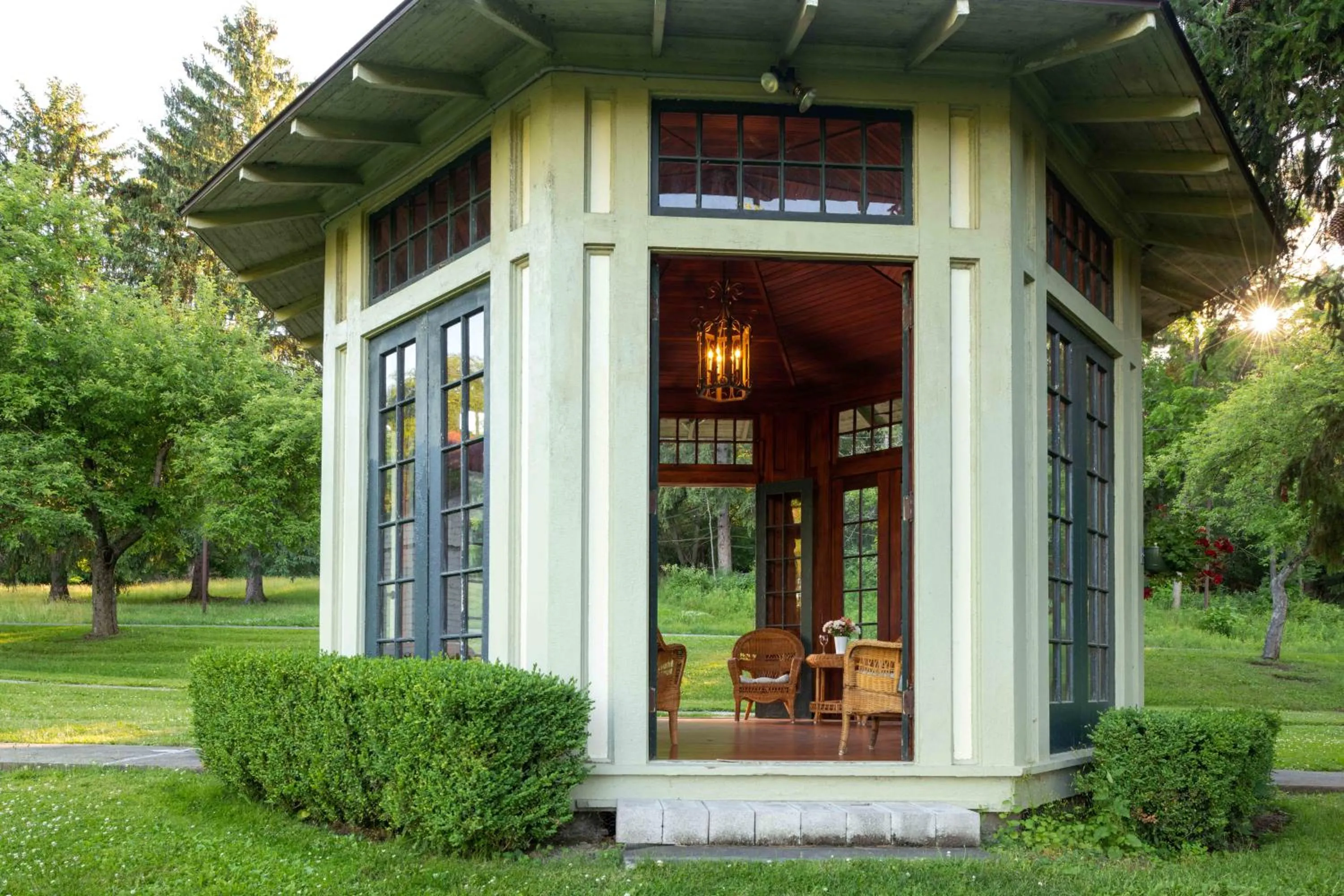 Garden view in Idlwilde Inn