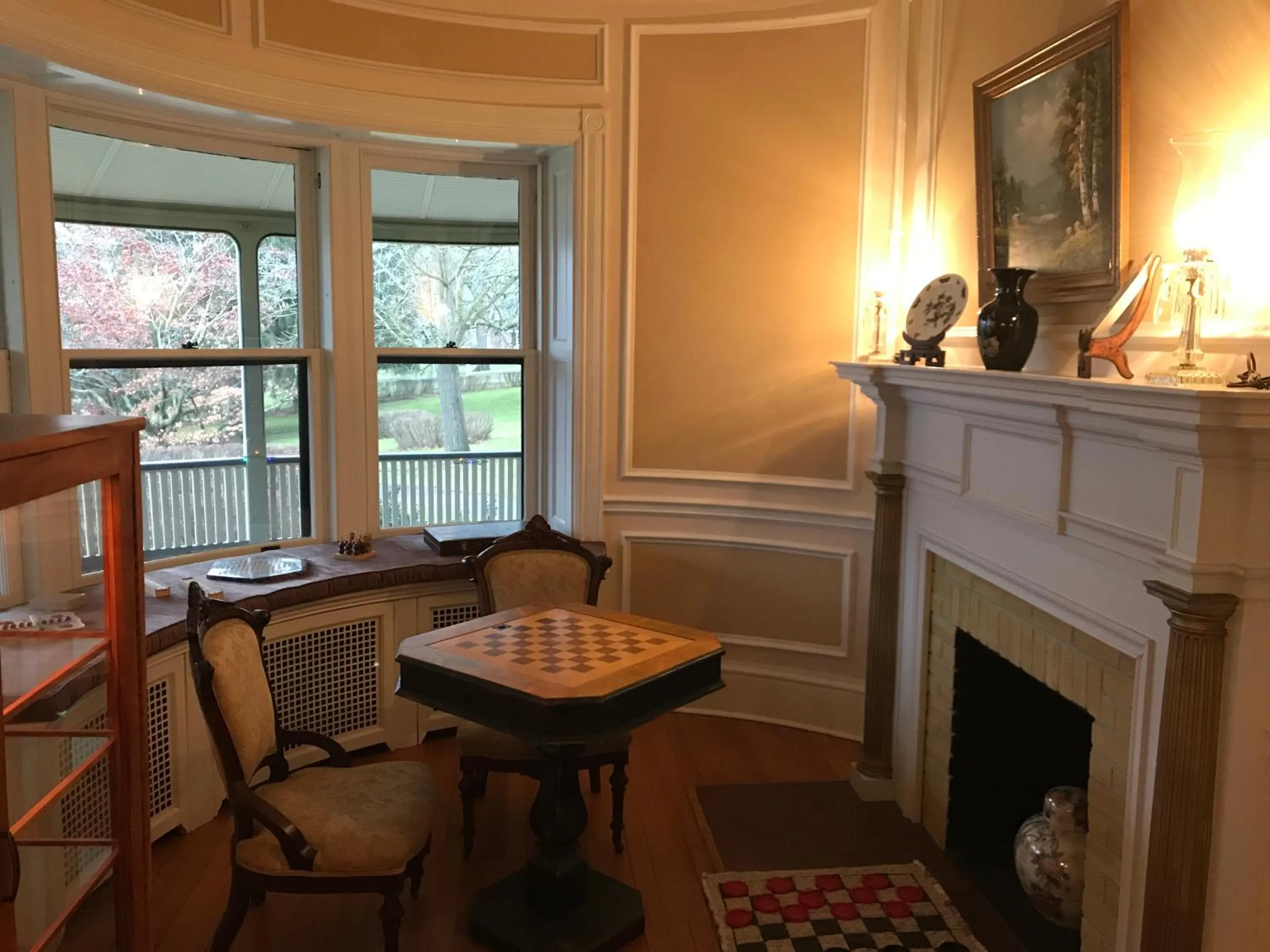 Communal lounge/ TV room in Idlwilde Inn