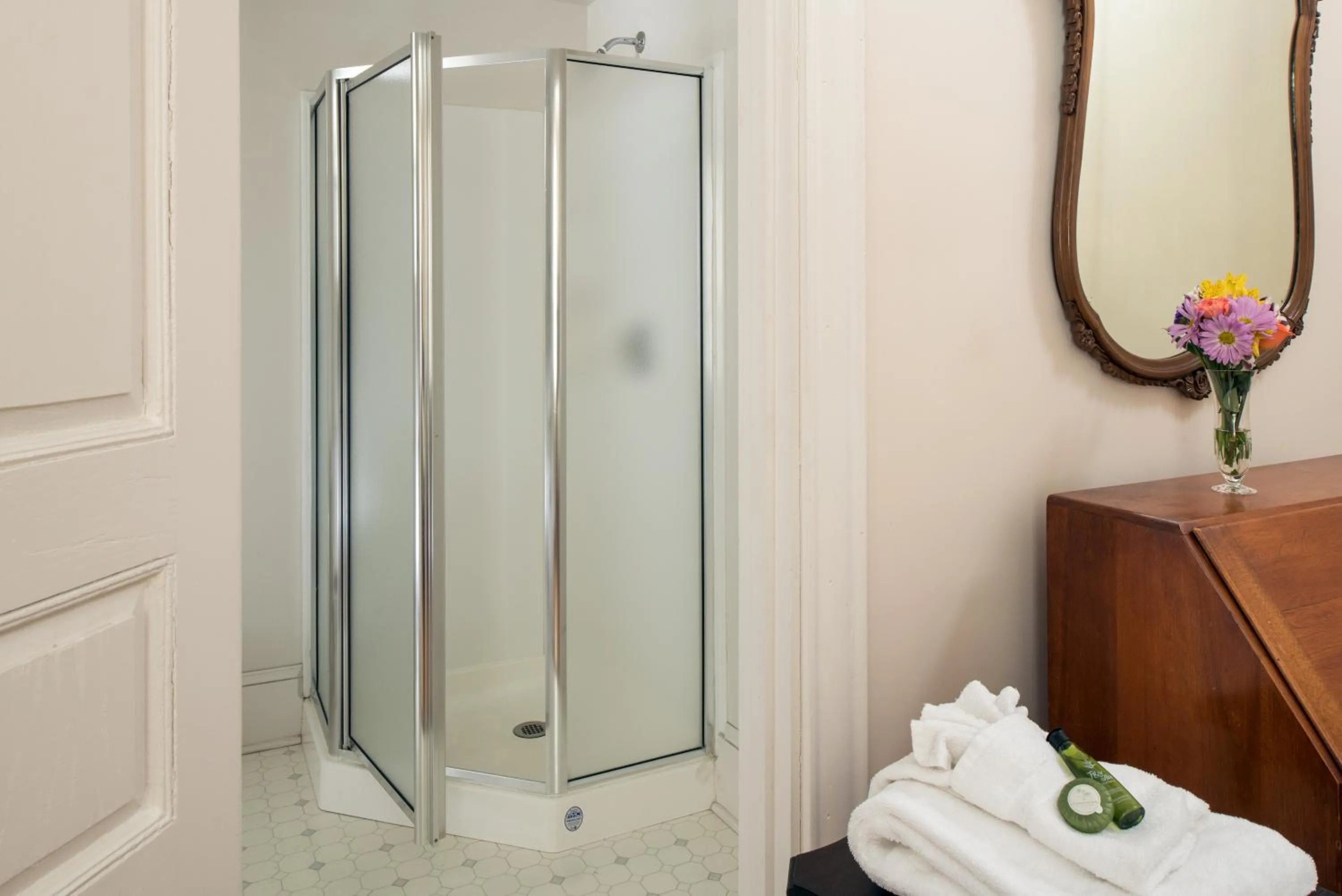 Bathroom in Idlwilde Inn