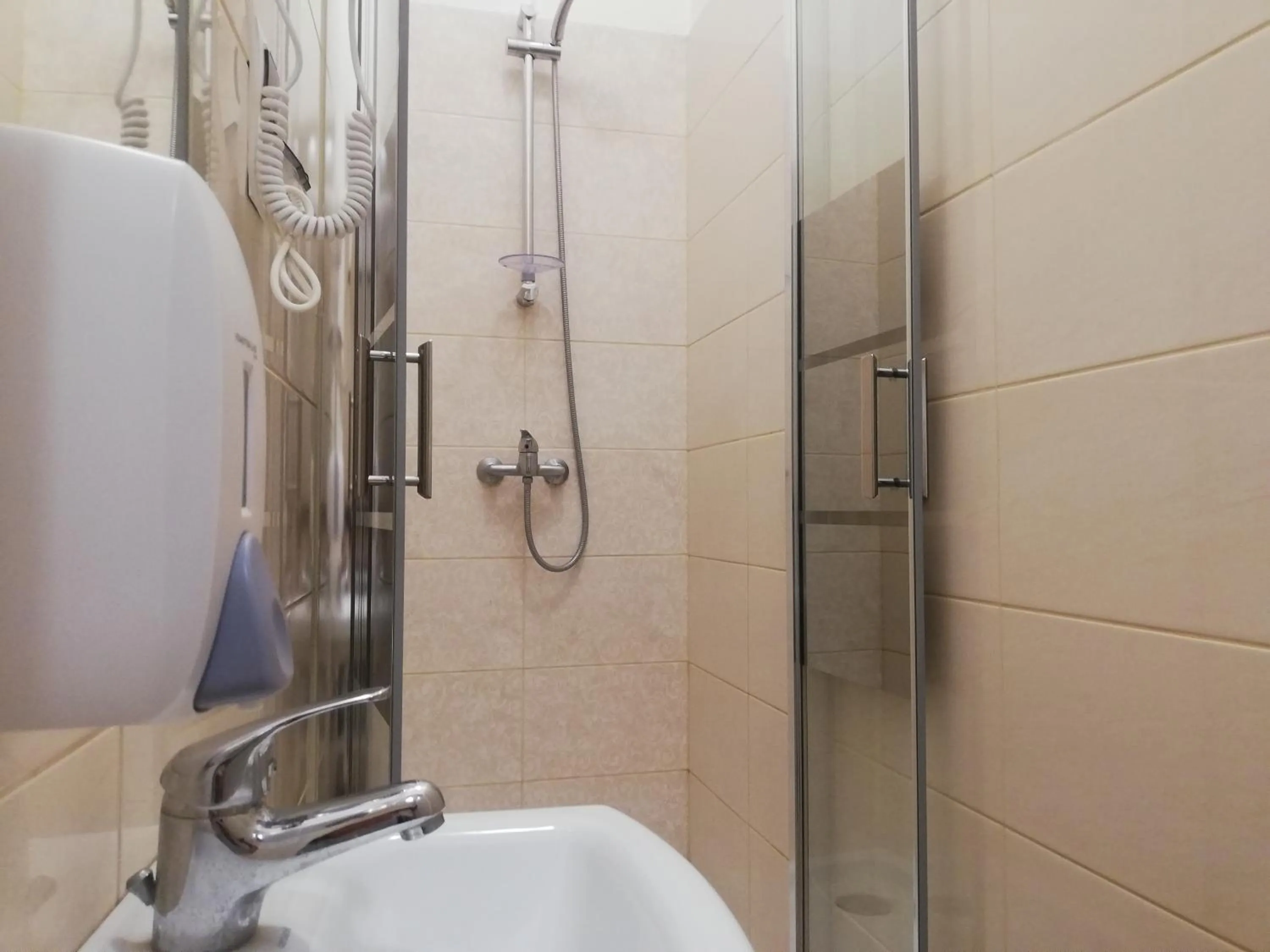 Shower in Lorf Hostel&Coffee