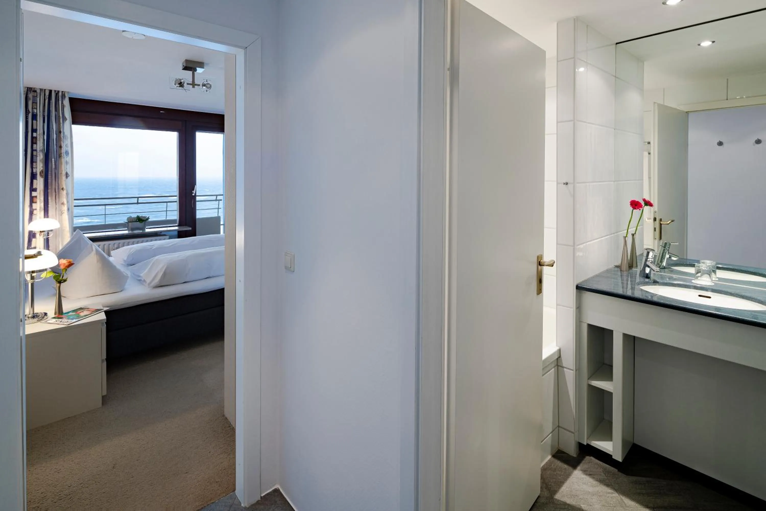 Photo of the whole room, Bed in Top Appartements Roth am Strande