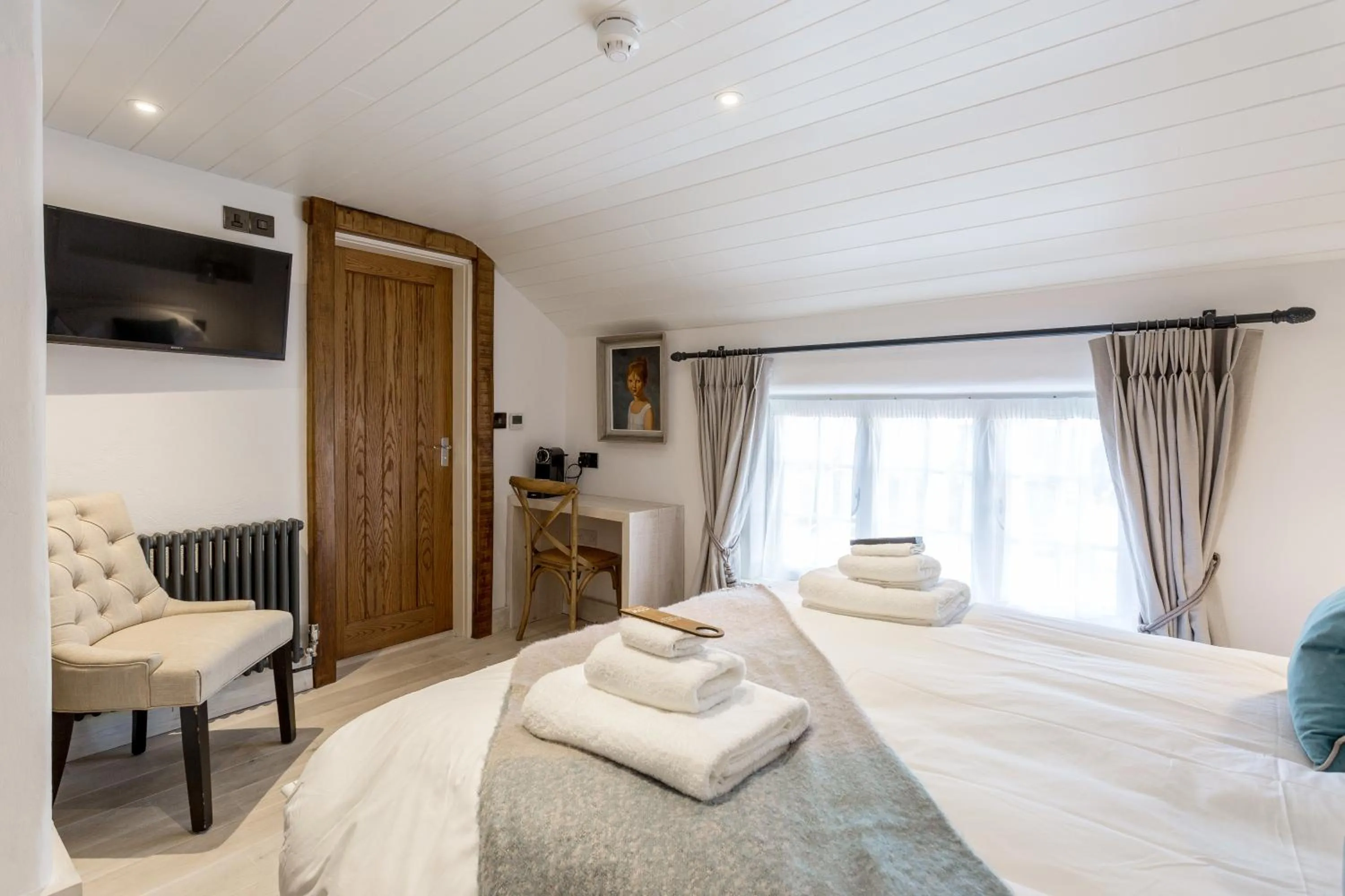 Bed in The Cow Dalbury