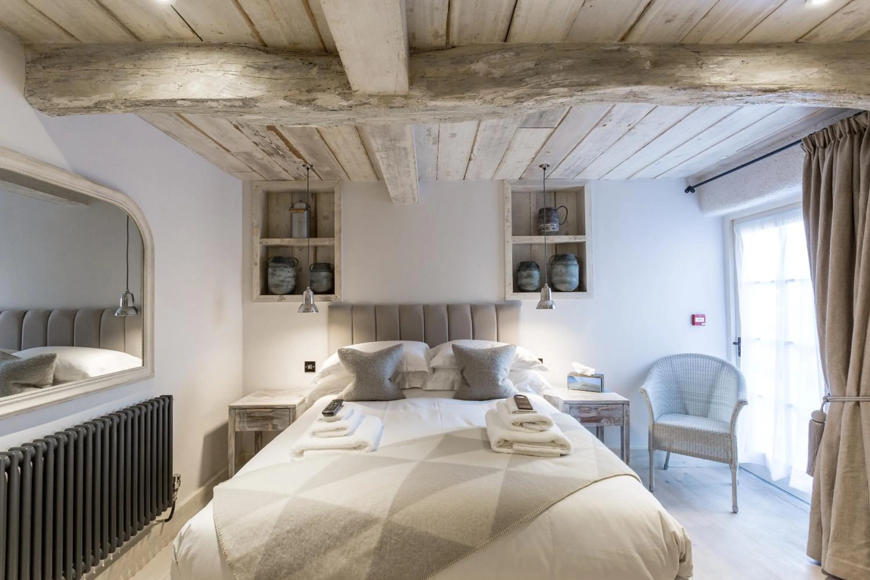 Bed in The Cow Dalbury