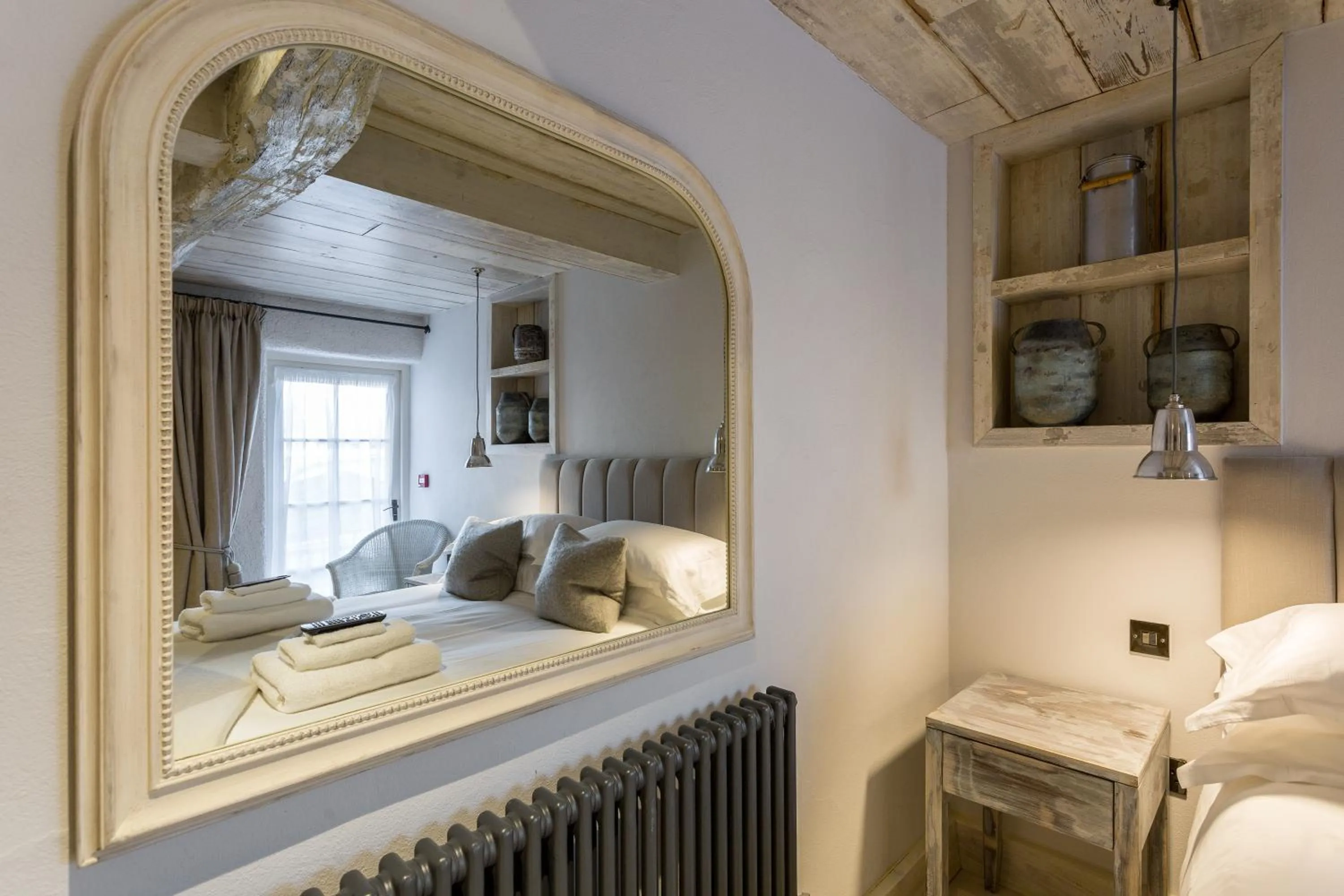 Bed in The Cow Dalbury