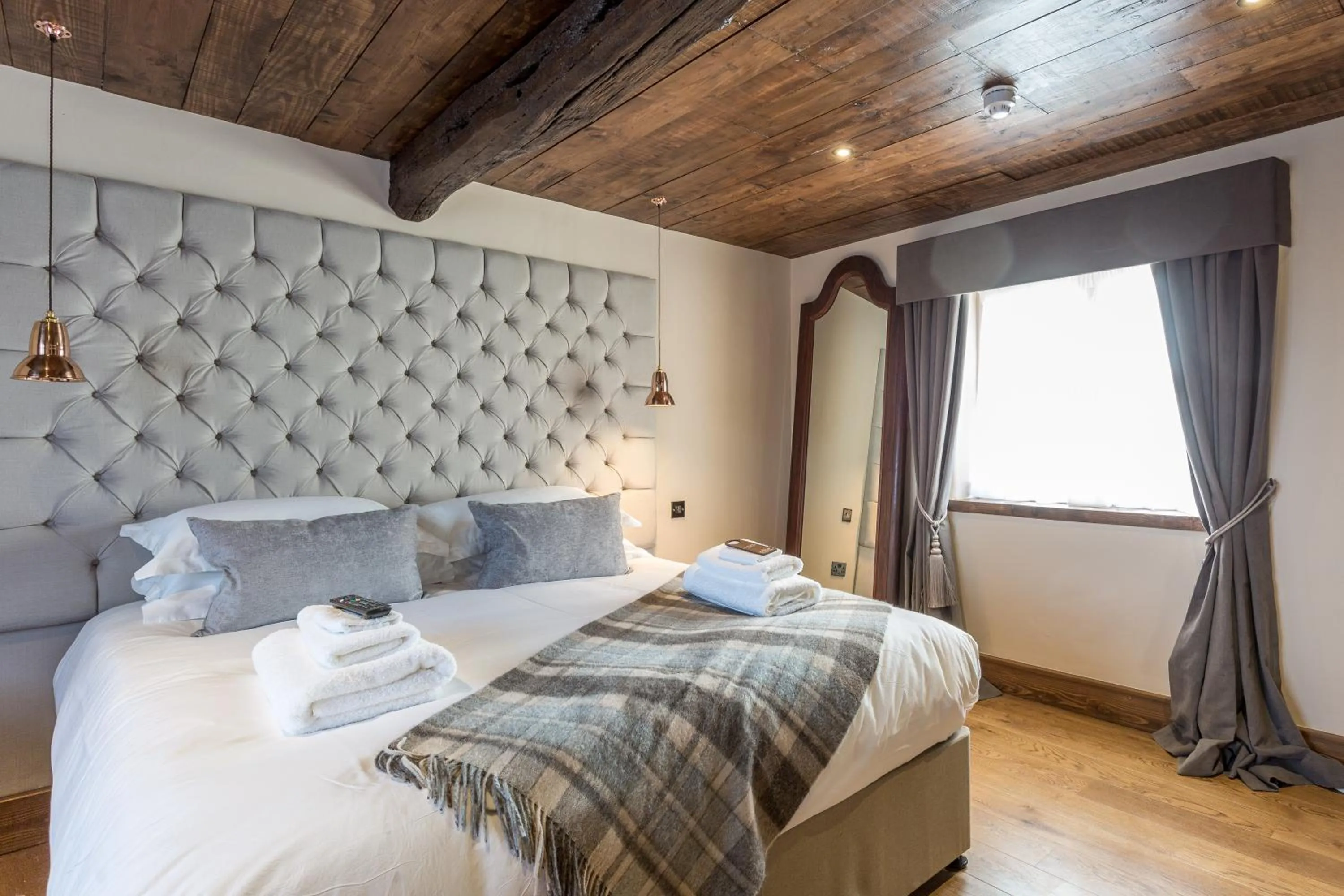 Bed in The Cow Dalbury