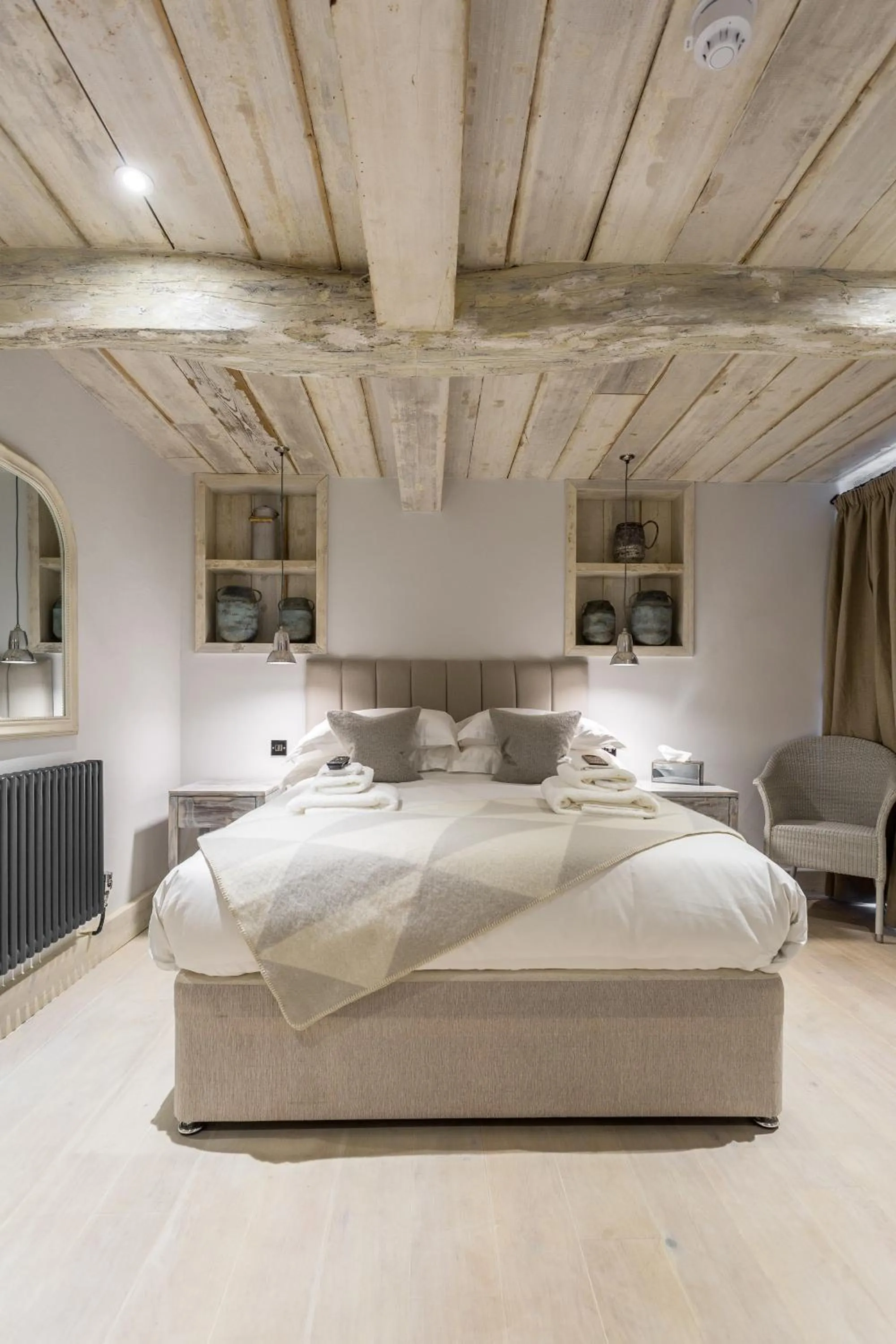 Bed in The Cow Dalbury