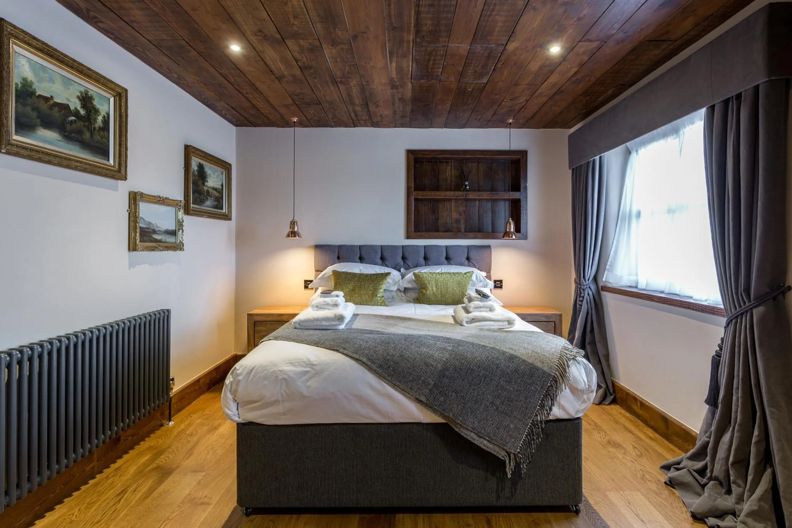 Bed in The Cow Dalbury