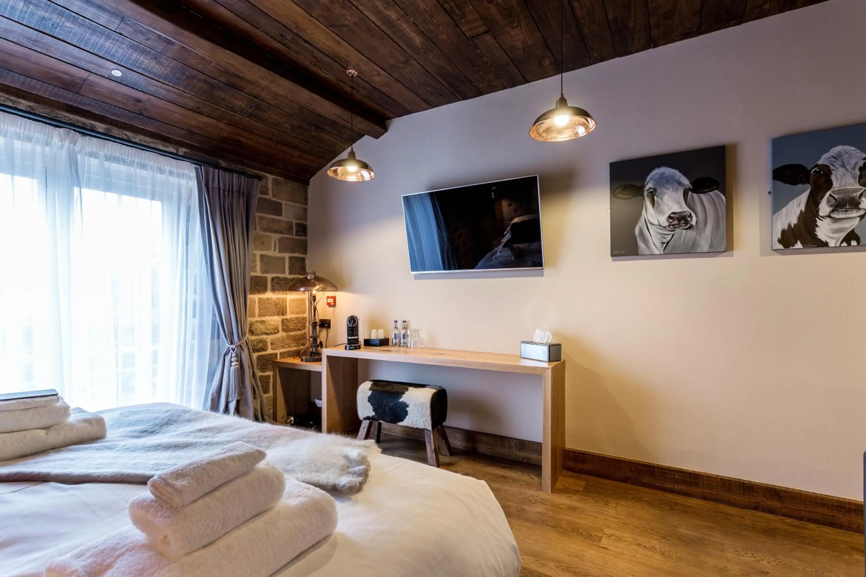 Bed in The Cow Dalbury