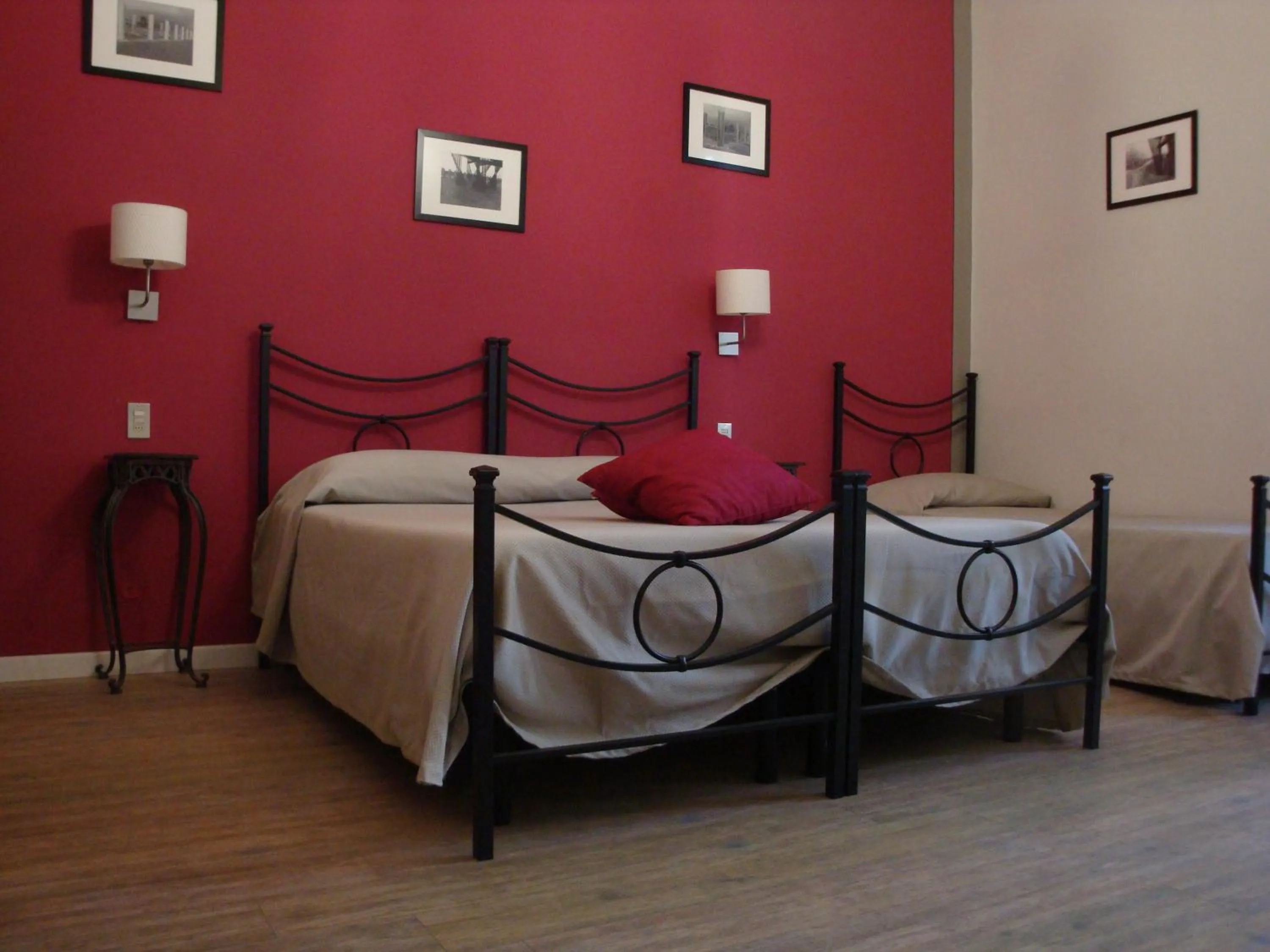 Photo of the whole room, Bed in B&B Leopoldo