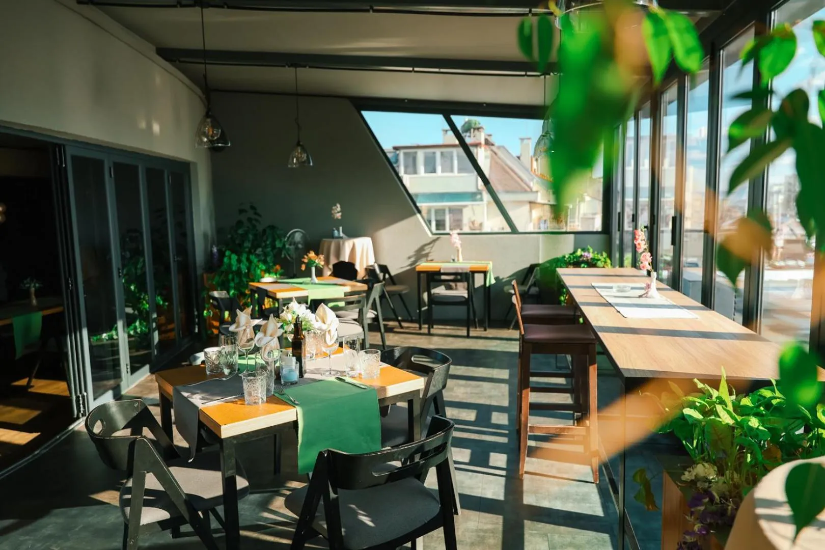 Restaurant/places to eat in Triada Hotel