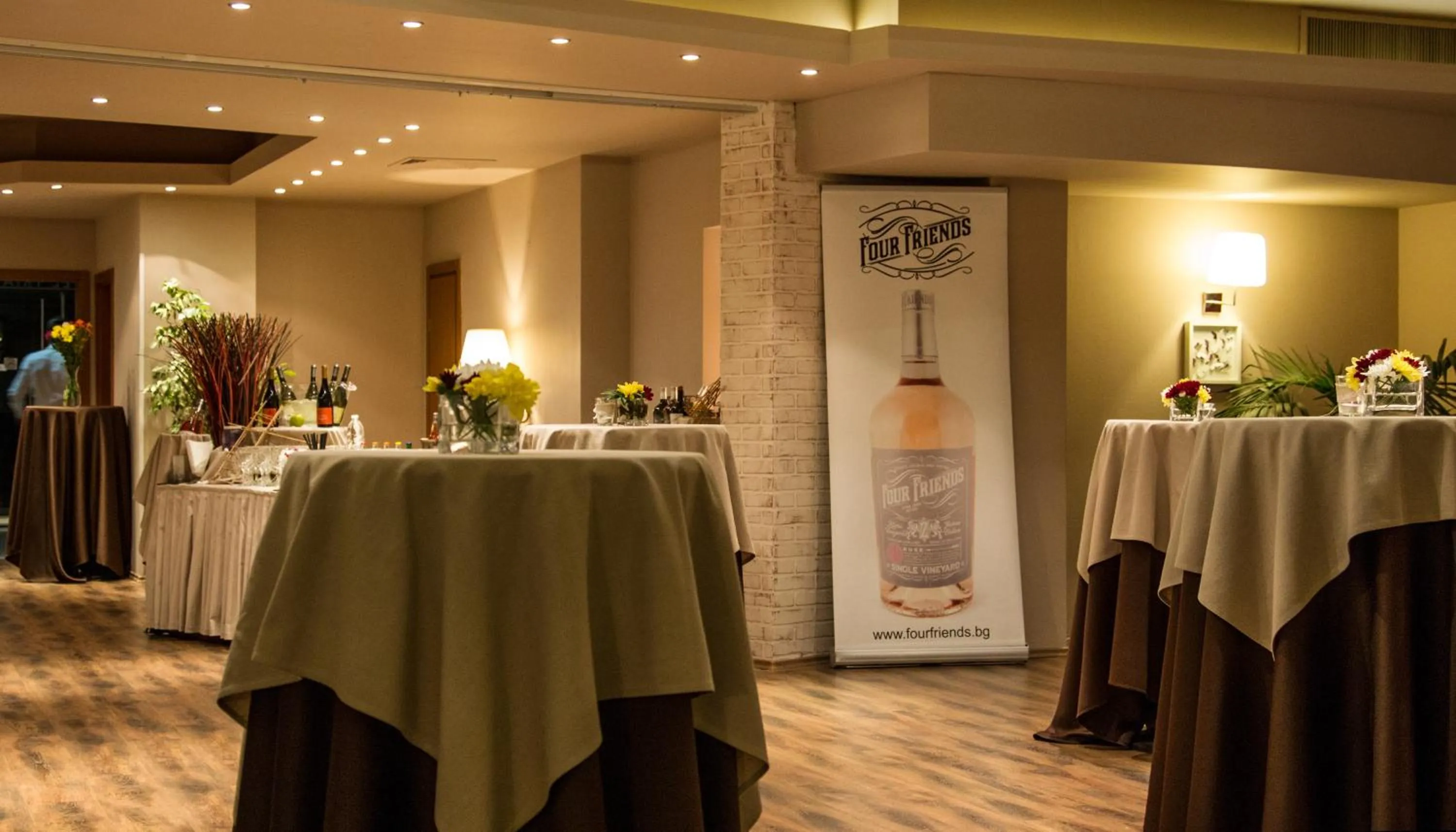 Restaurant/places to eat in Triada Hotel