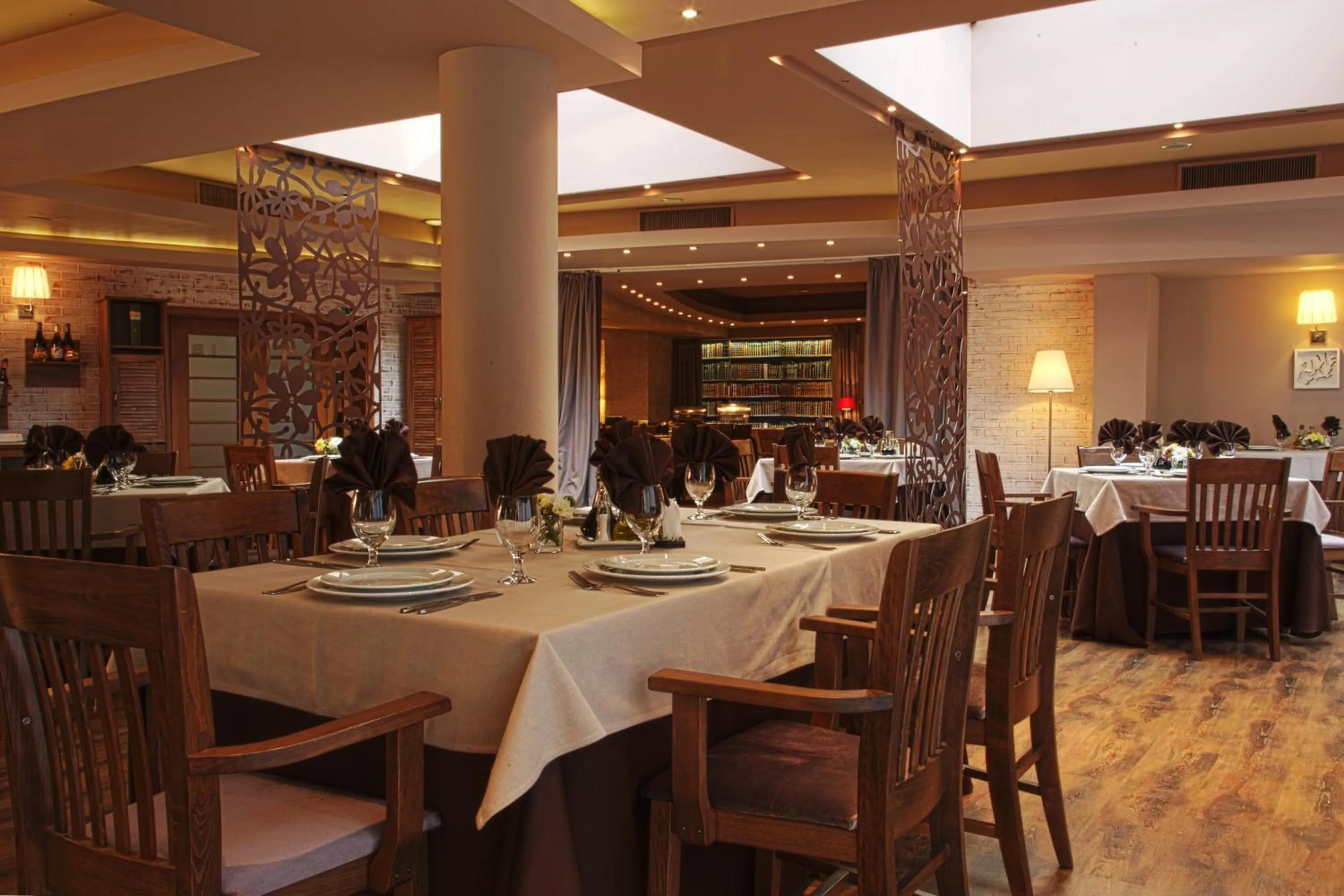 Restaurant/places to eat in Triada Hotel