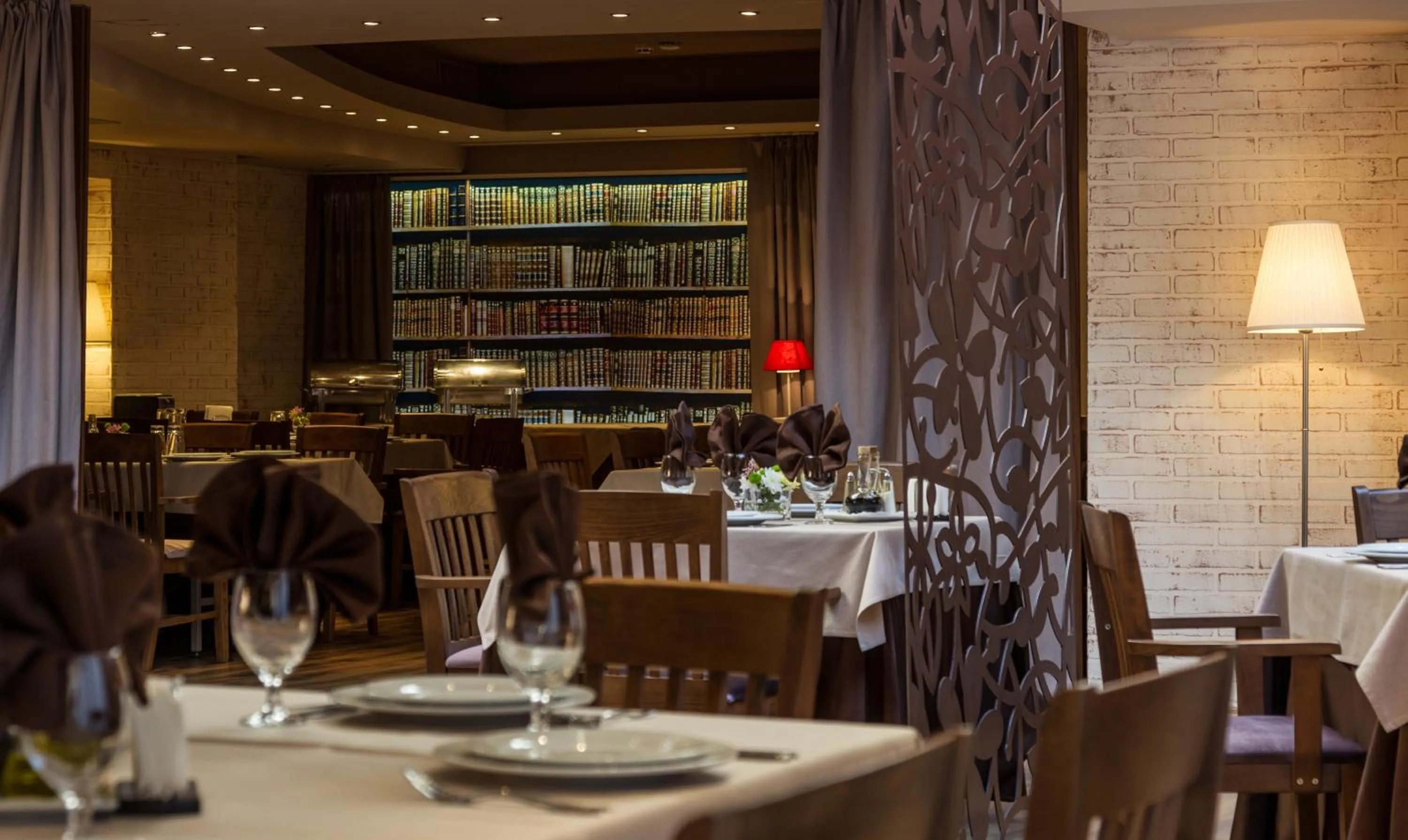 Restaurant/places to eat in Triada Hotel