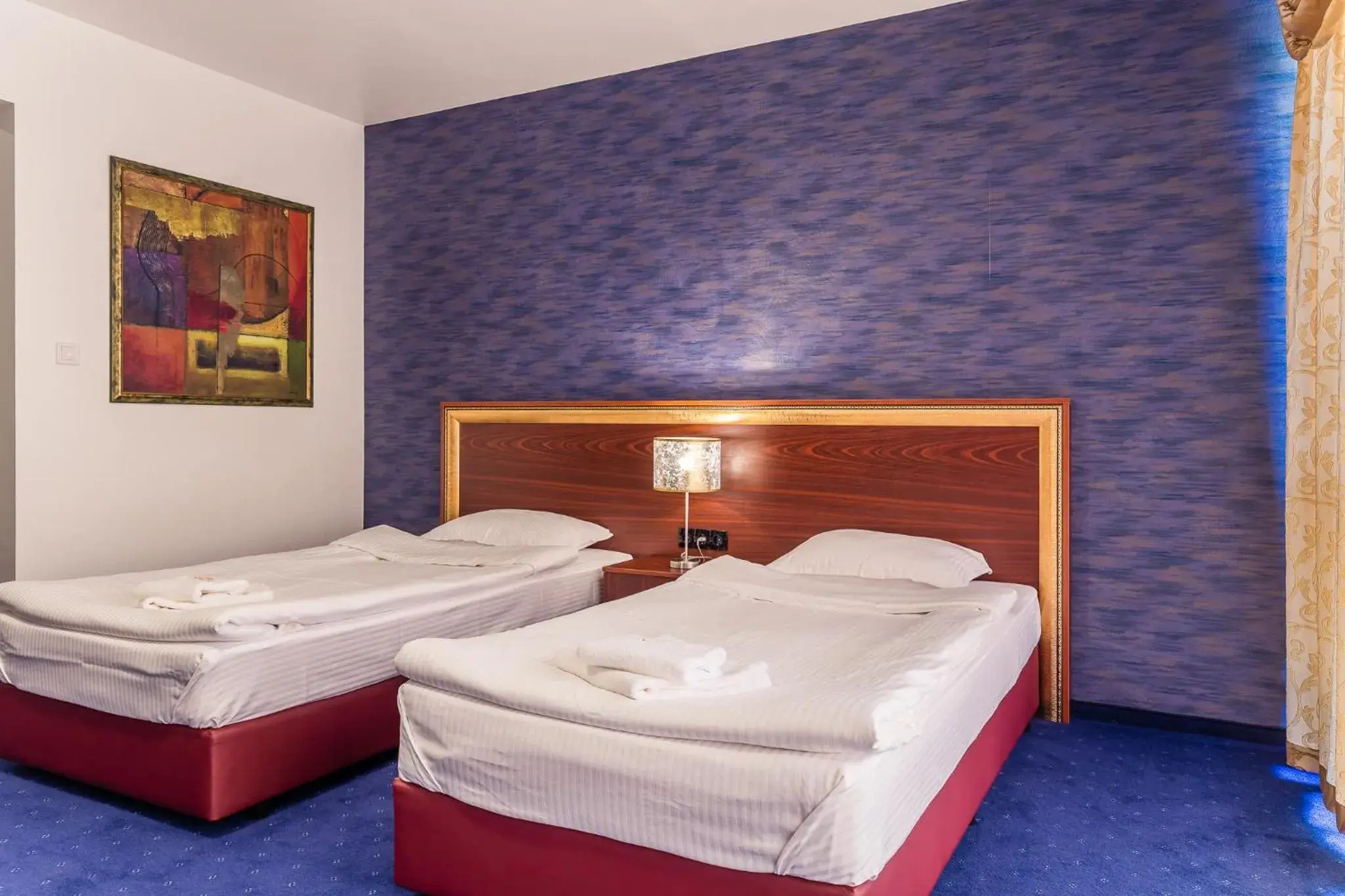 Family Room 4 Adults in Hotel Elegance Family Room 4 Adults in Hotel Elegance