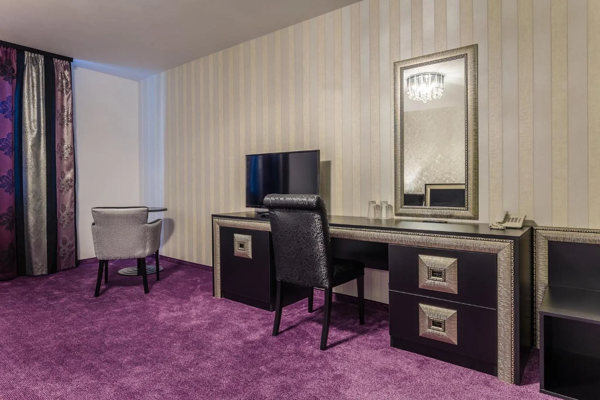 Photo of the whole room in Hotel Elegance