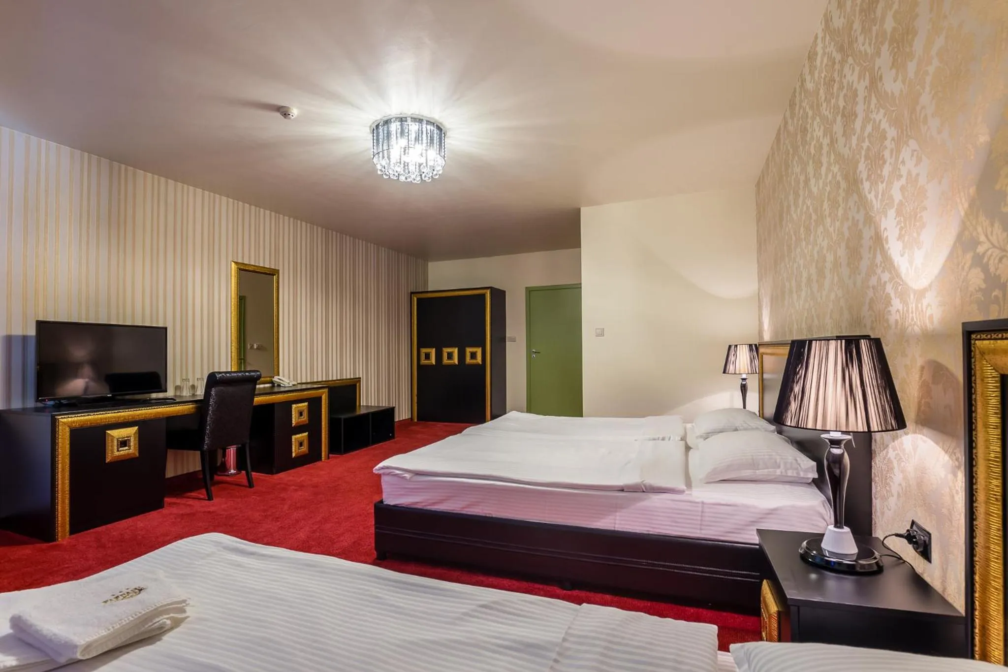 Photo of the whole room, Bed in Hotel Elegance