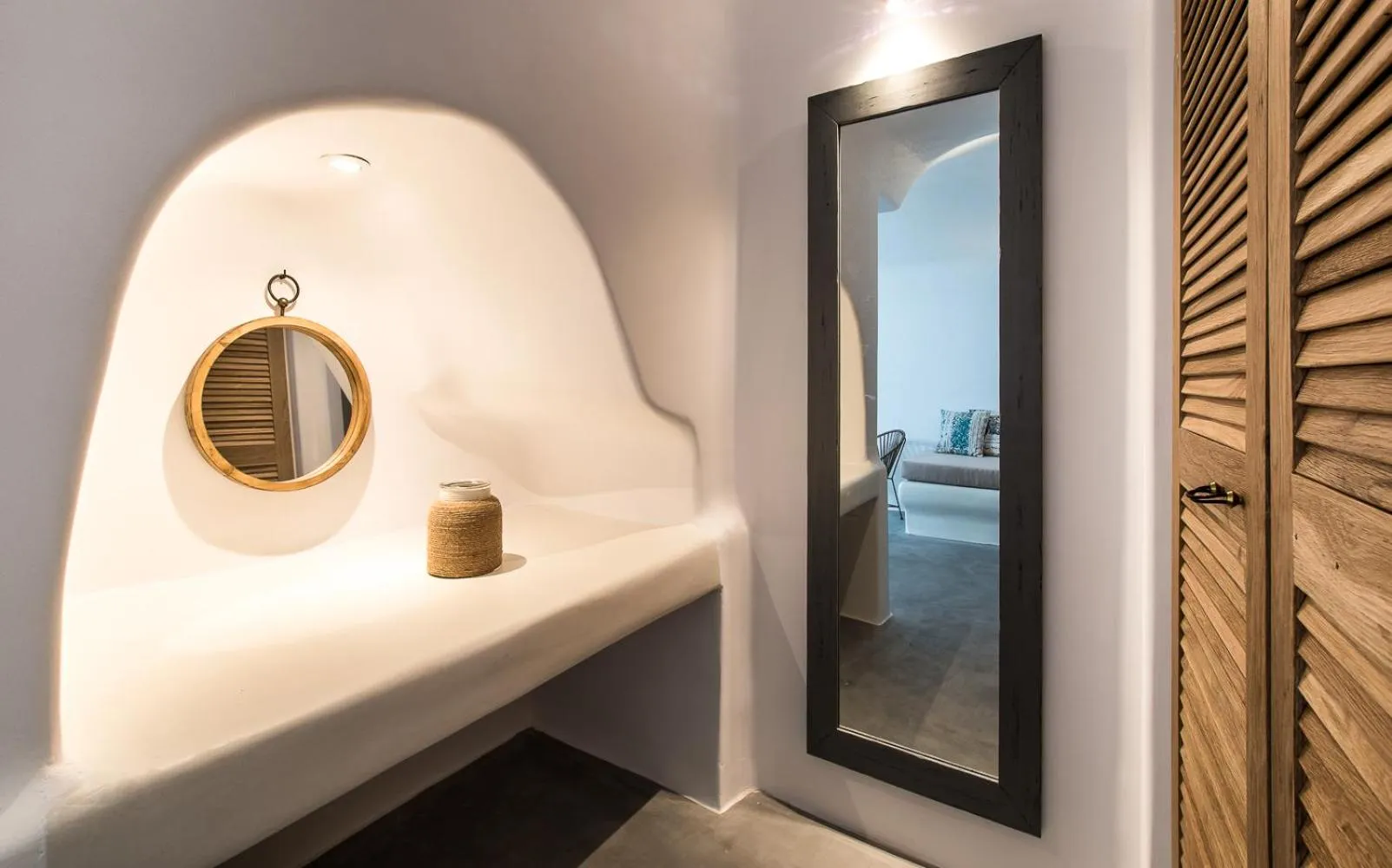 Time of day in CAPE 9 Villas & Suites