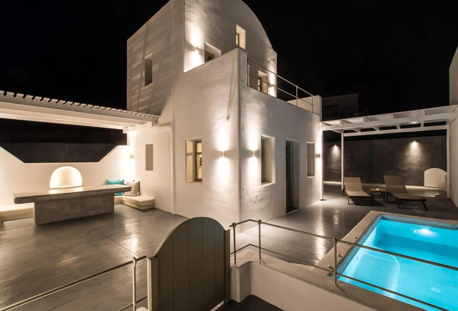 Time of day in CAPE 9 Villas & Suites