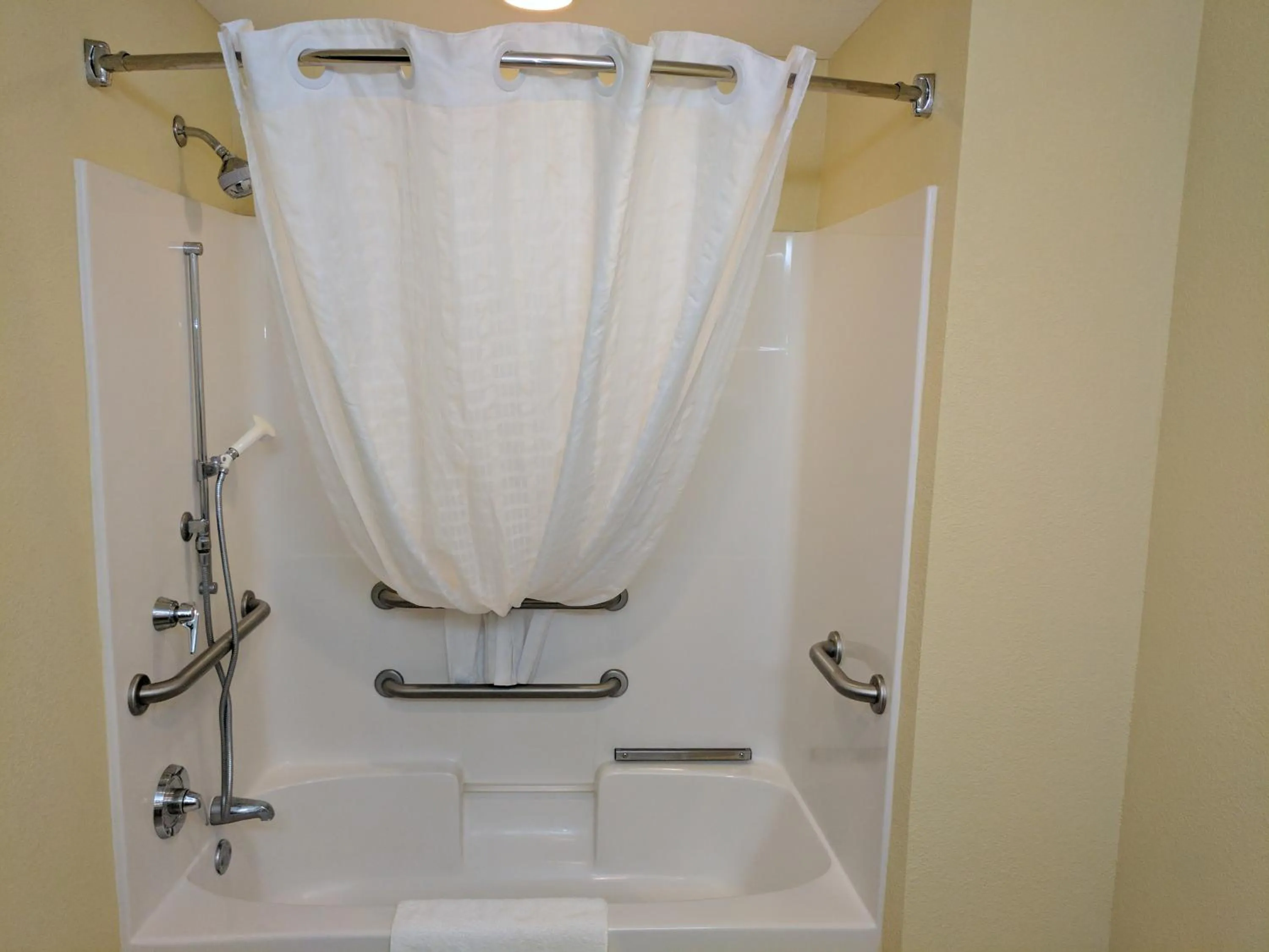 Shower in Country Inn & Suites by Radisson, Tallahassee-University Area, FL