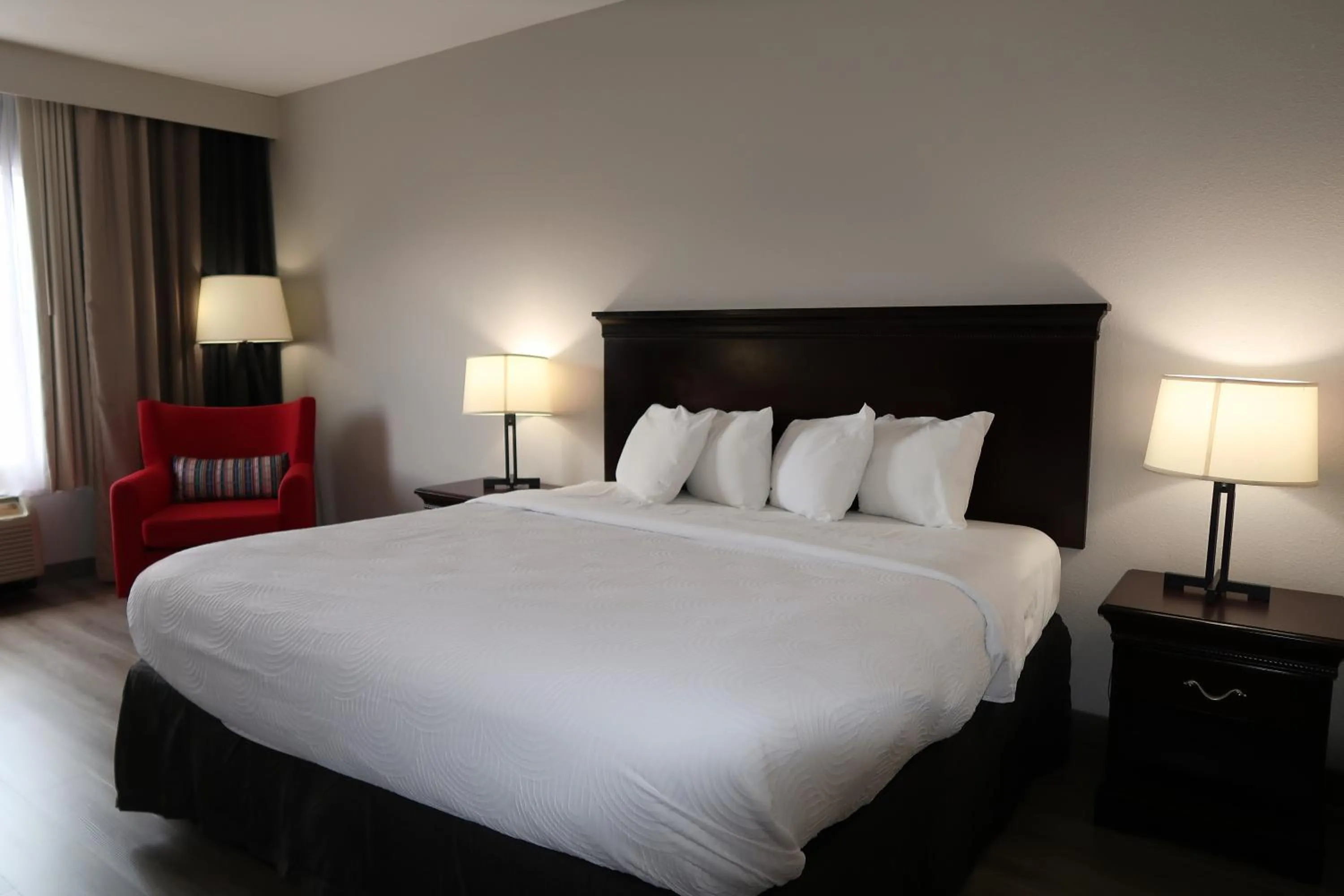 Bed in Country Inn & Suites by Radisson, Tallahassee-University Area, FL