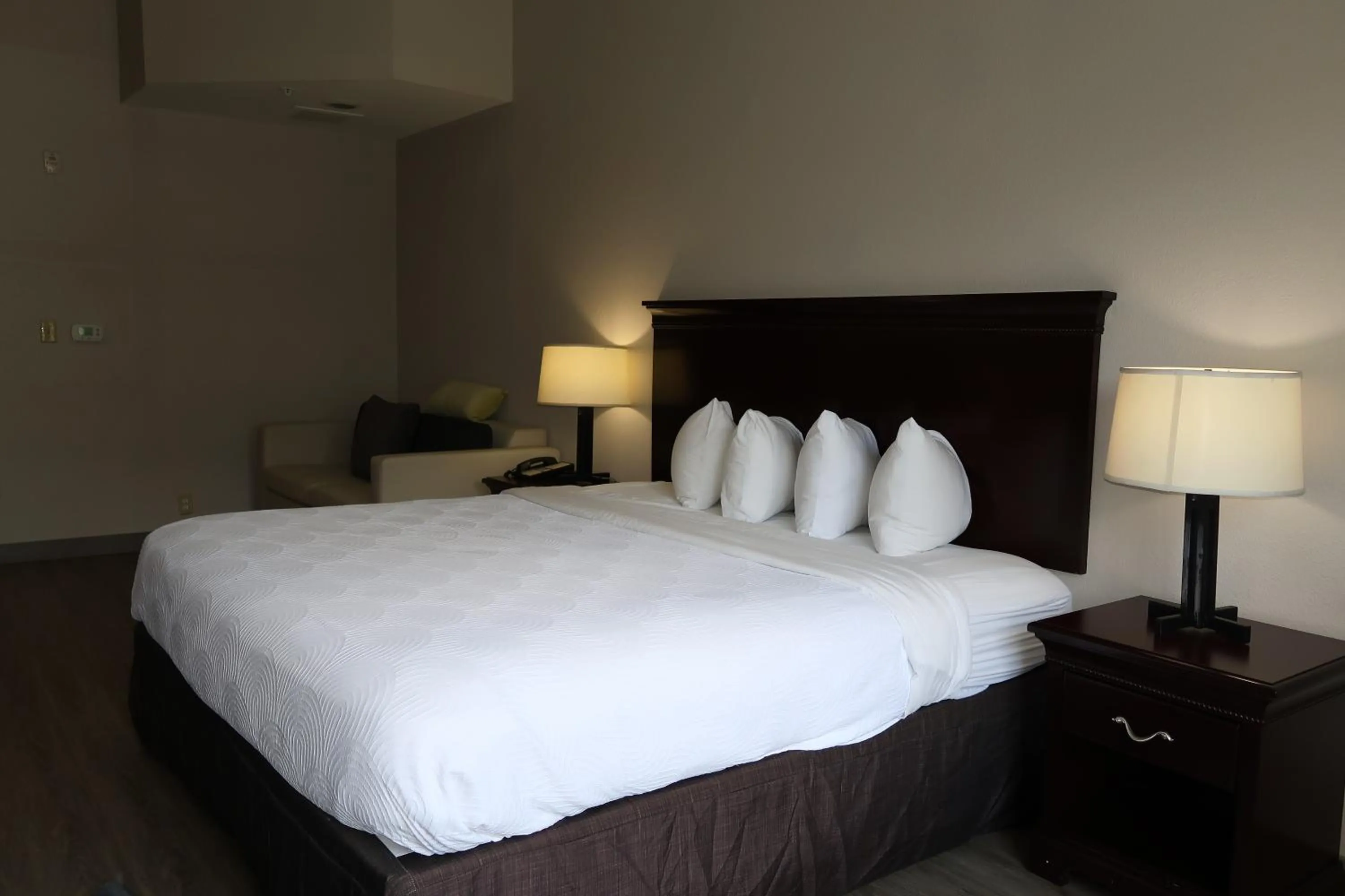 Bed in Country Inn & Suites by Radisson, Tallahassee-University Area, FL