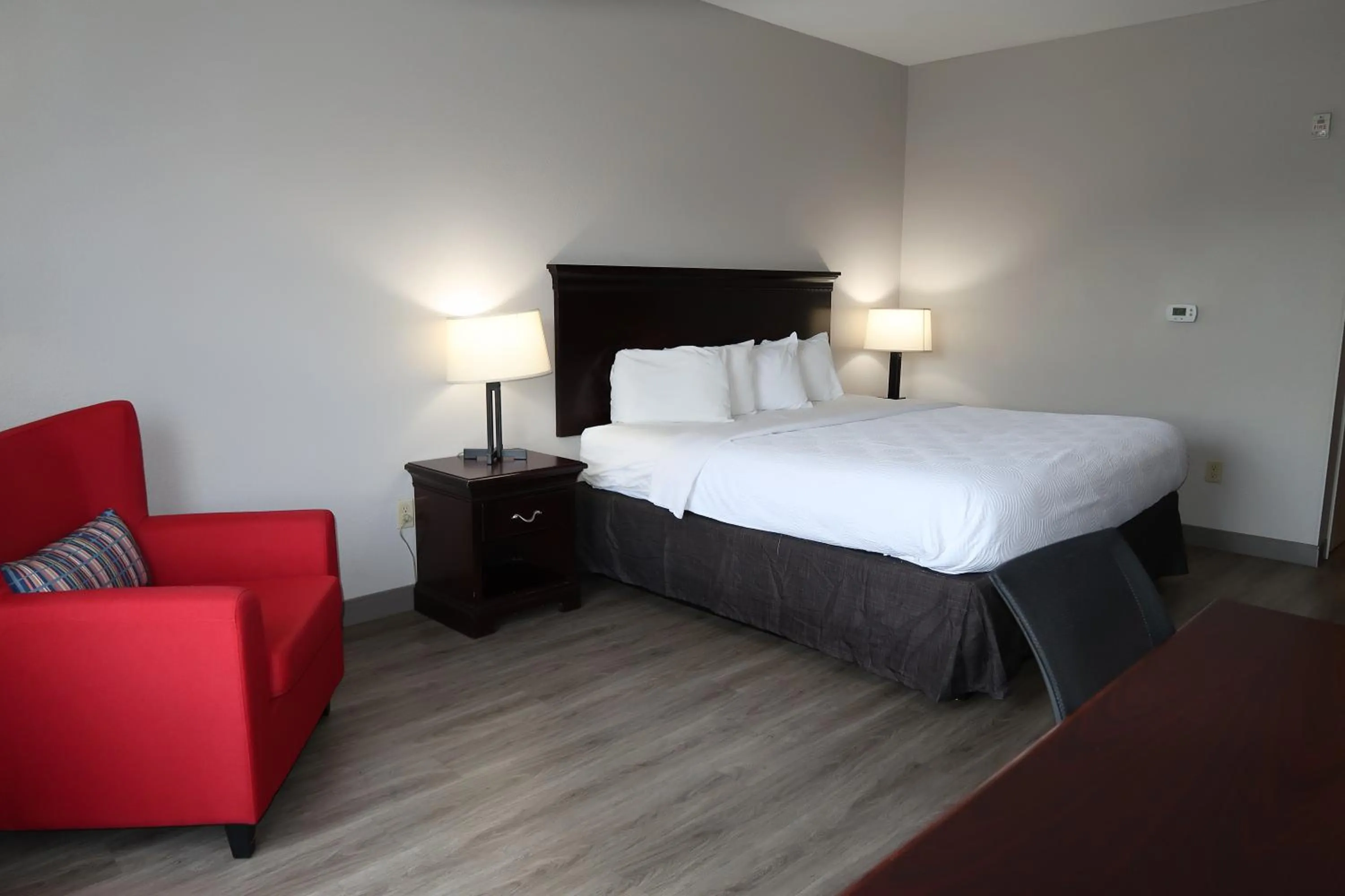 Bed in Country Inn & Suites by Radisson, Tallahassee-University Area, FL