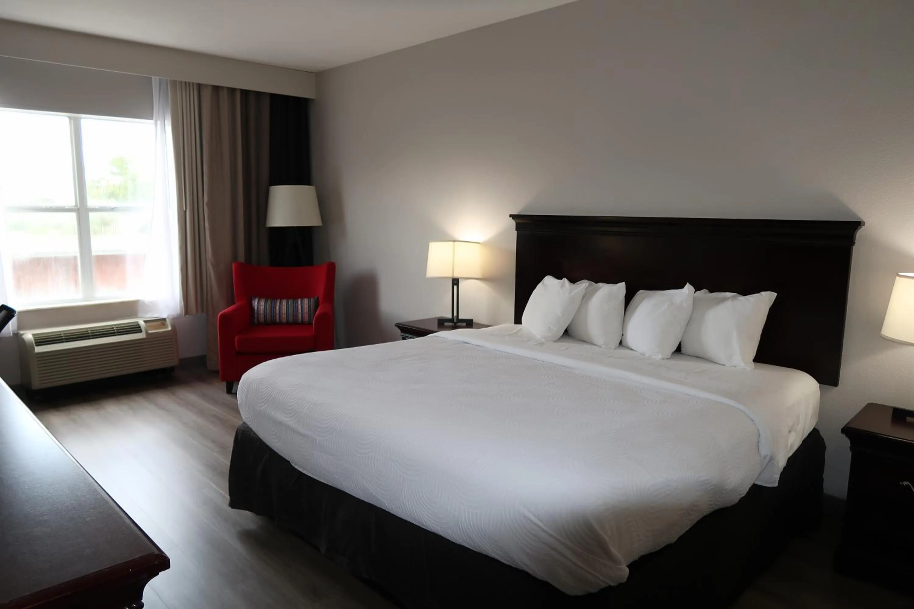 Bed in Country Inn & Suites by Radisson, Tallahassee-University Area, FL