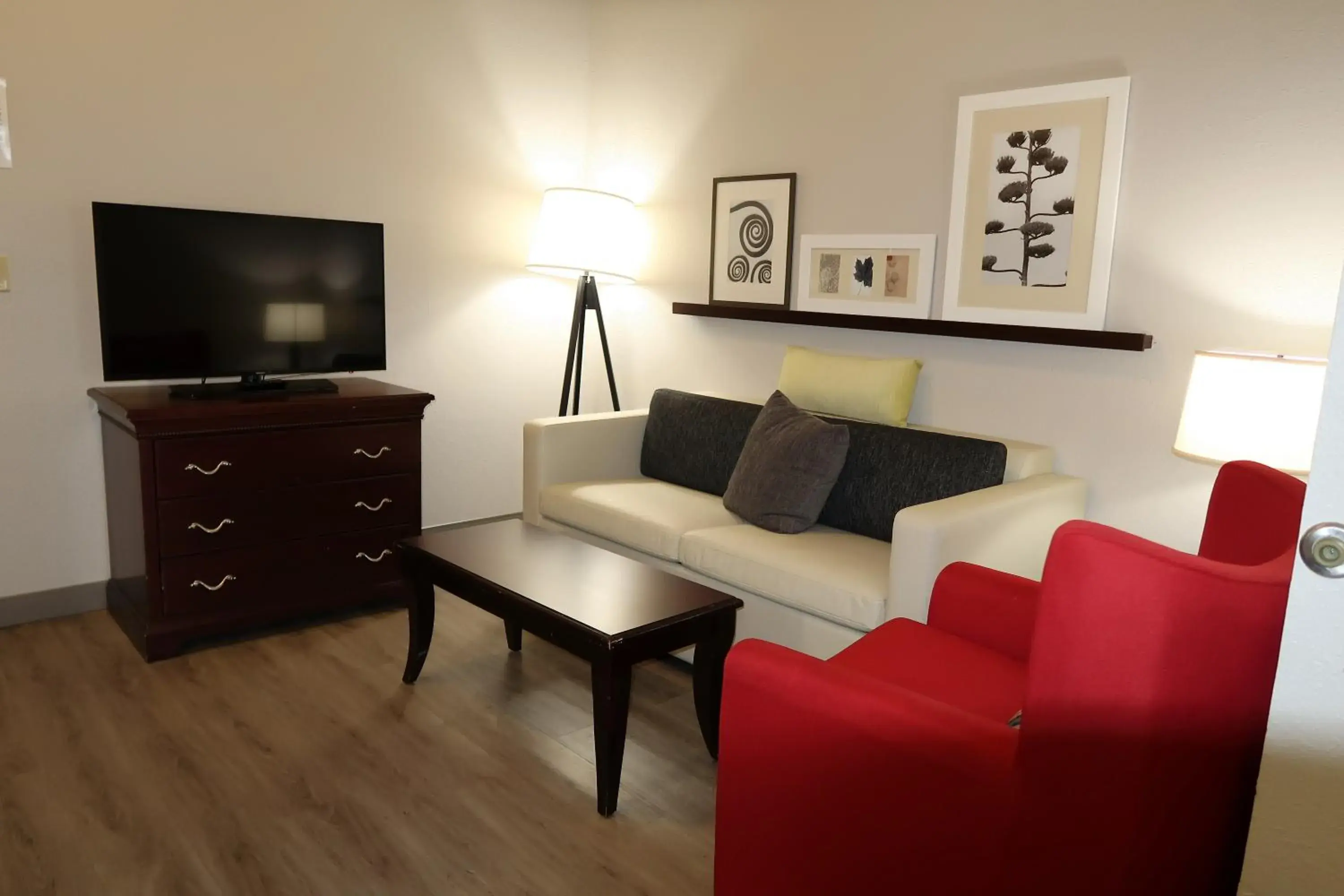 King Suite with Roll-In Shower - Disability Access/Non Smoking in Country Inn & Suites by Radisson, Tallahassee-University Area, FL King Suite with Roll-In Shower - Disability Access/Non Smoking in Country Inn & Suites by Radisson, Tallahassee-University Area, FL