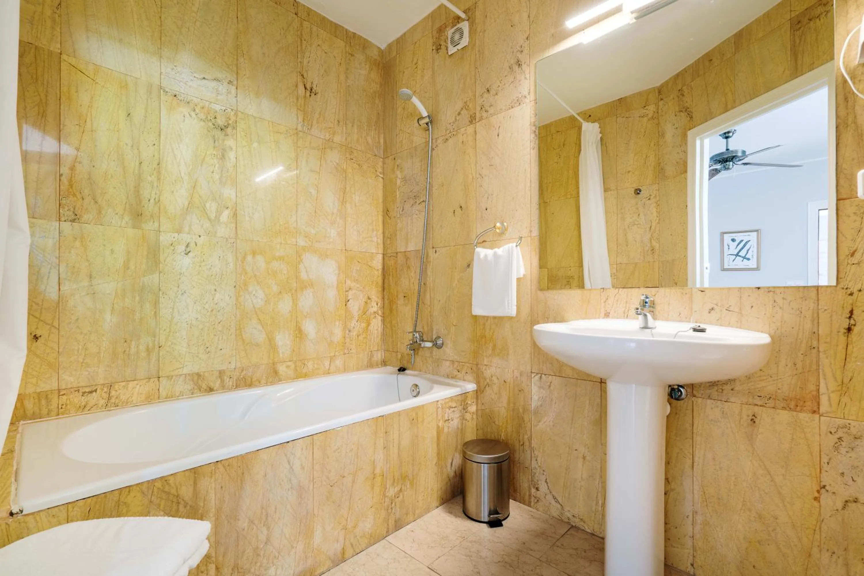 Shower in Boutique Hotel Mamabels