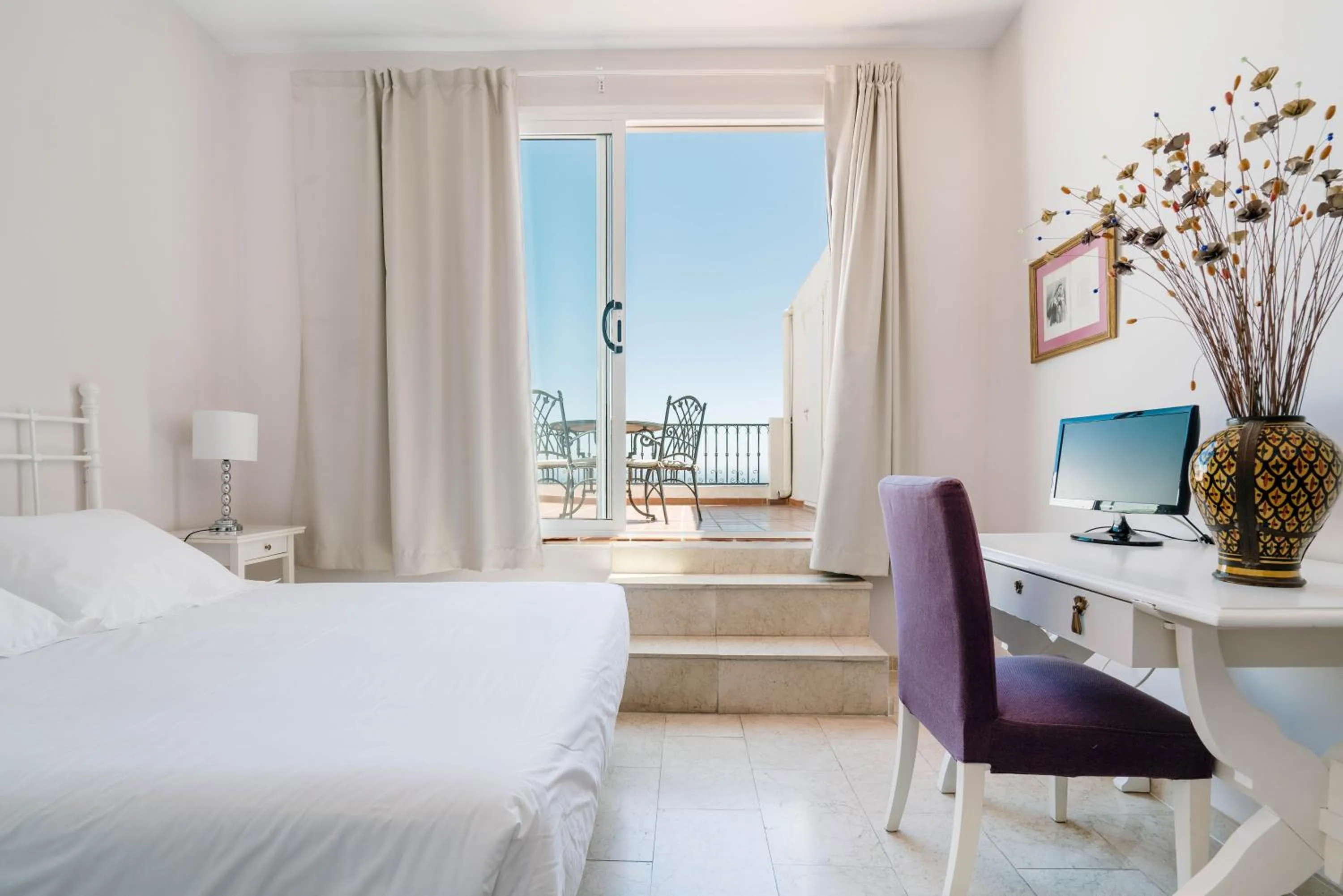 Balcony/Terrace, Bed in Boutique Hotel Mamabels