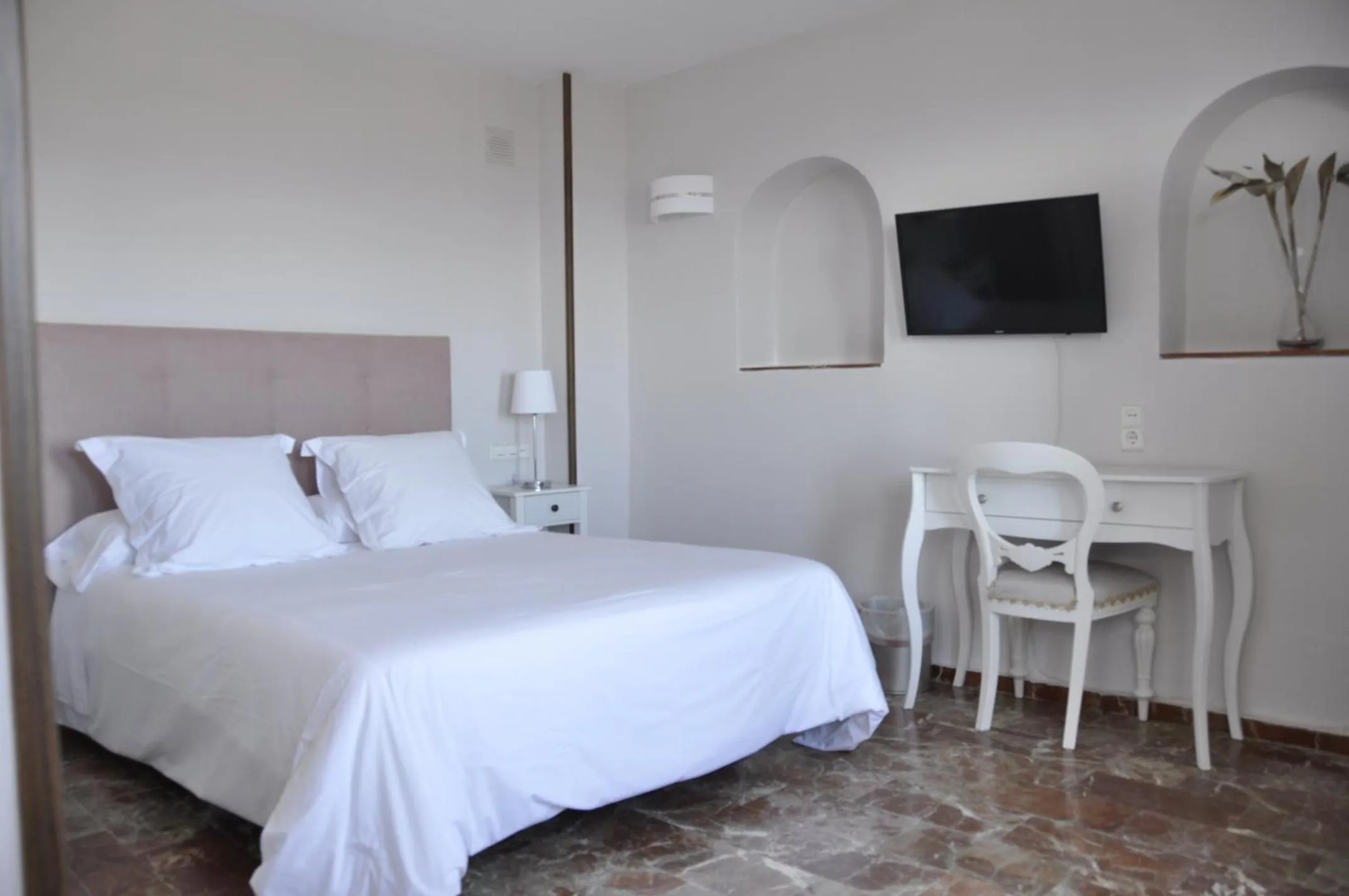 TV and multimedia, Bed in Boutique Hotel Mamabels