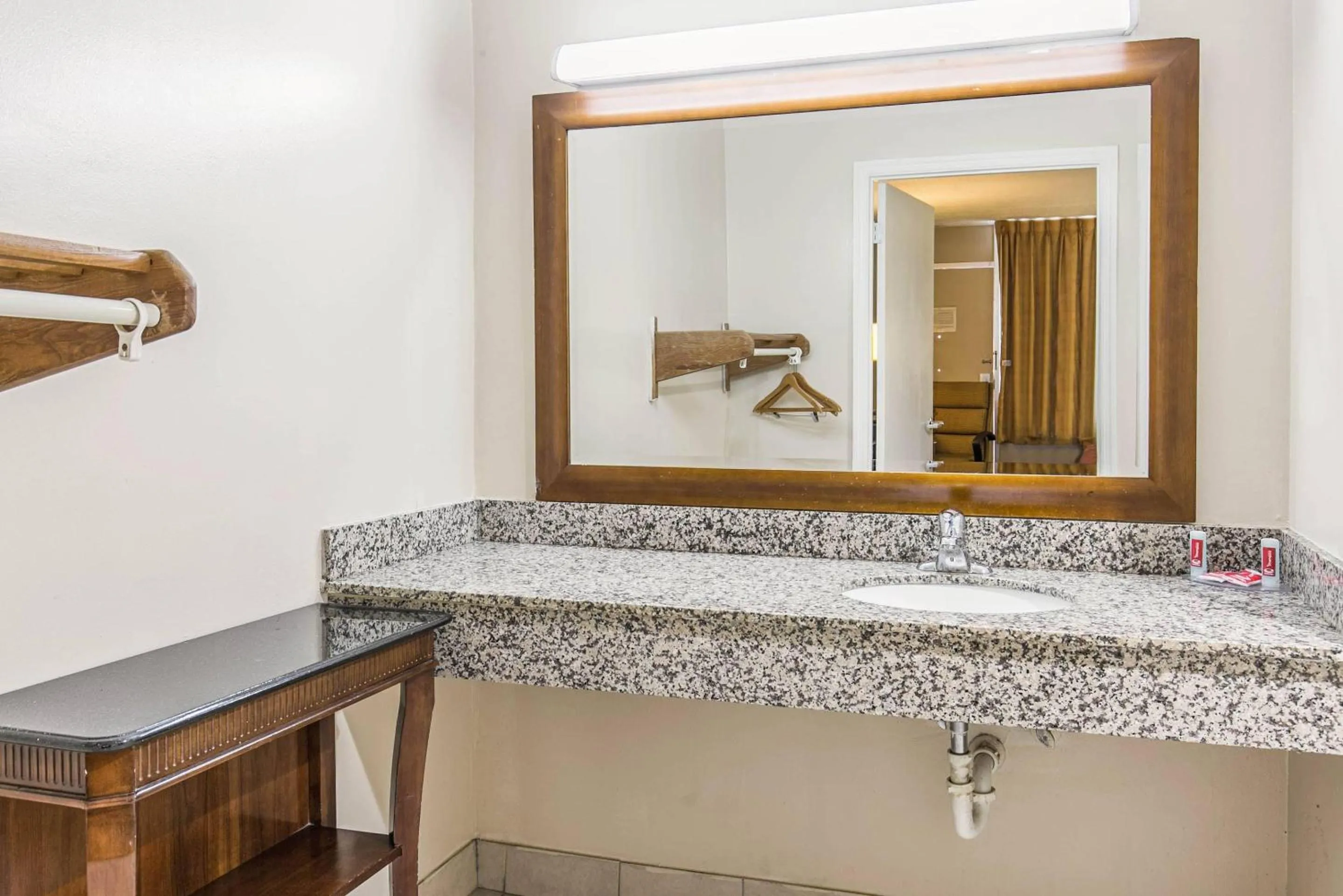 Bedroom in Econo Lodge Tallahassee North