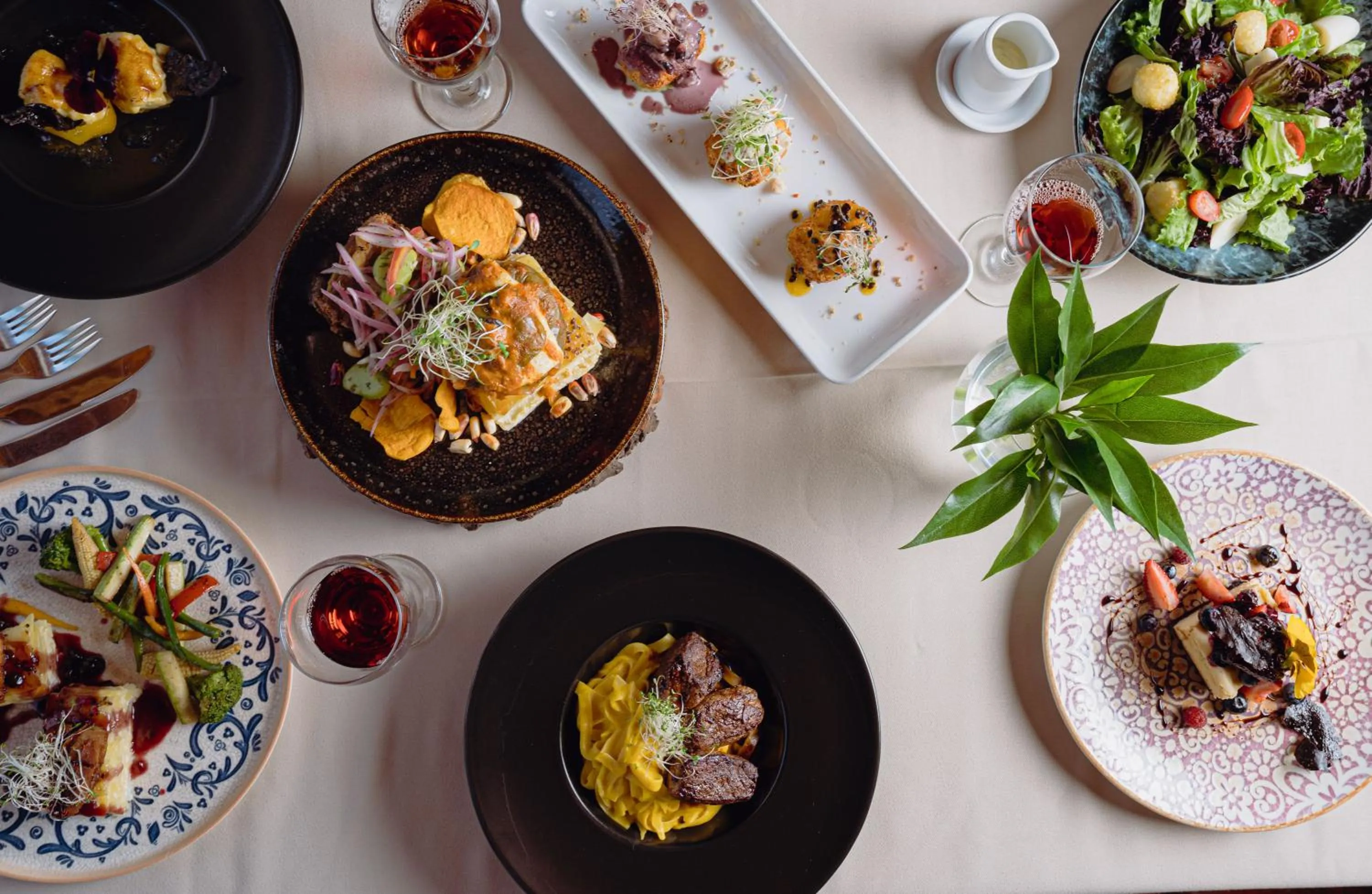 Restaurant/places to eat in BTH Hotel Arequipa Lake